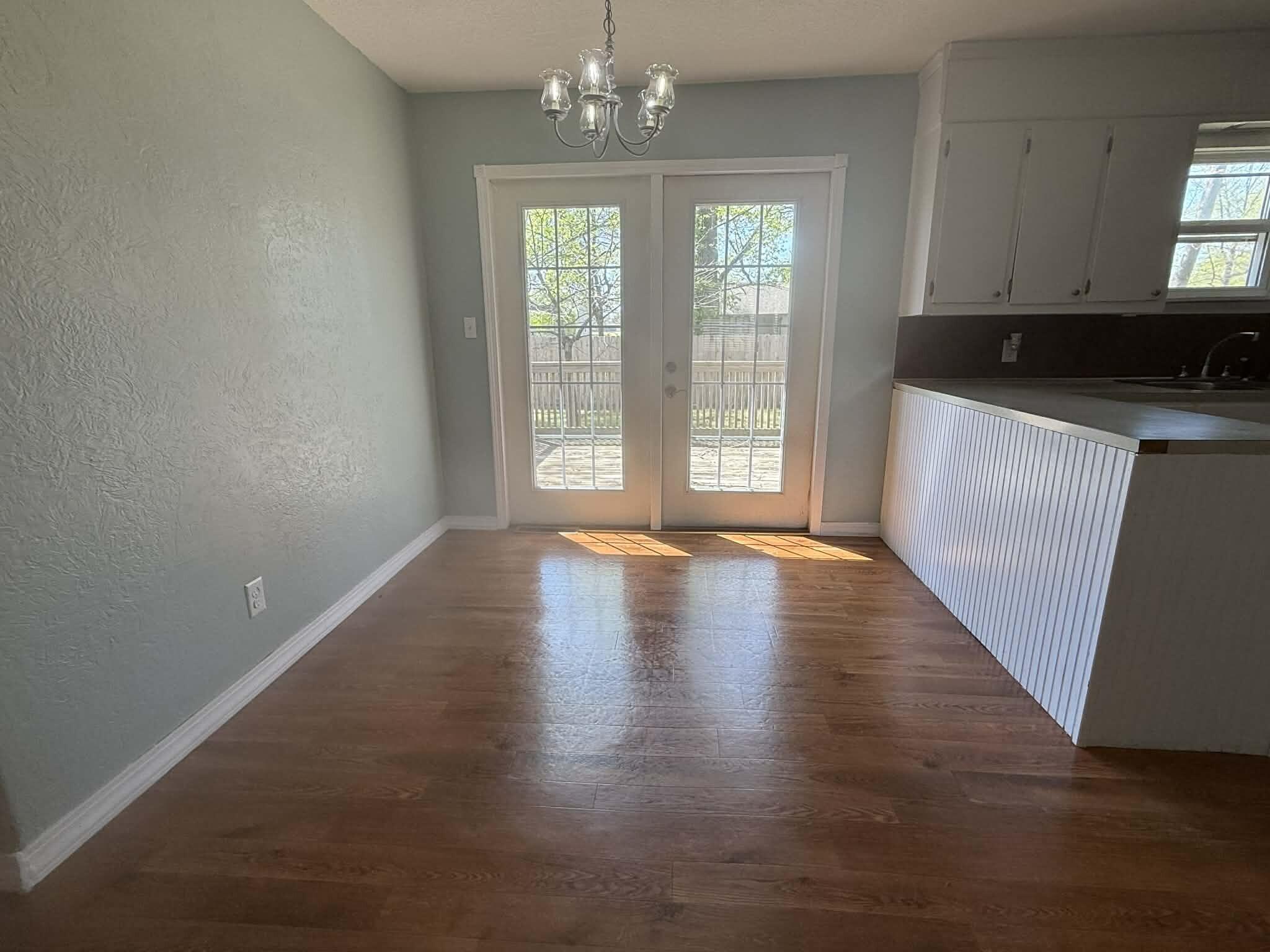 1006 East 10th Street Property Photo 7