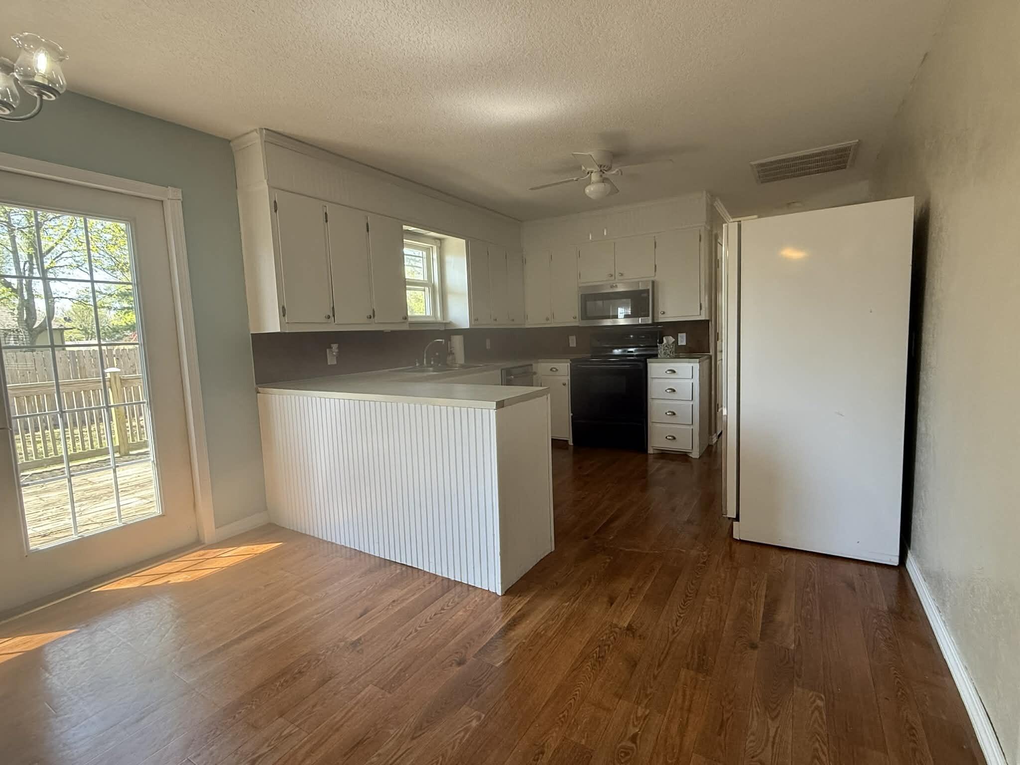 1006 East 10th Street Property Photo 8