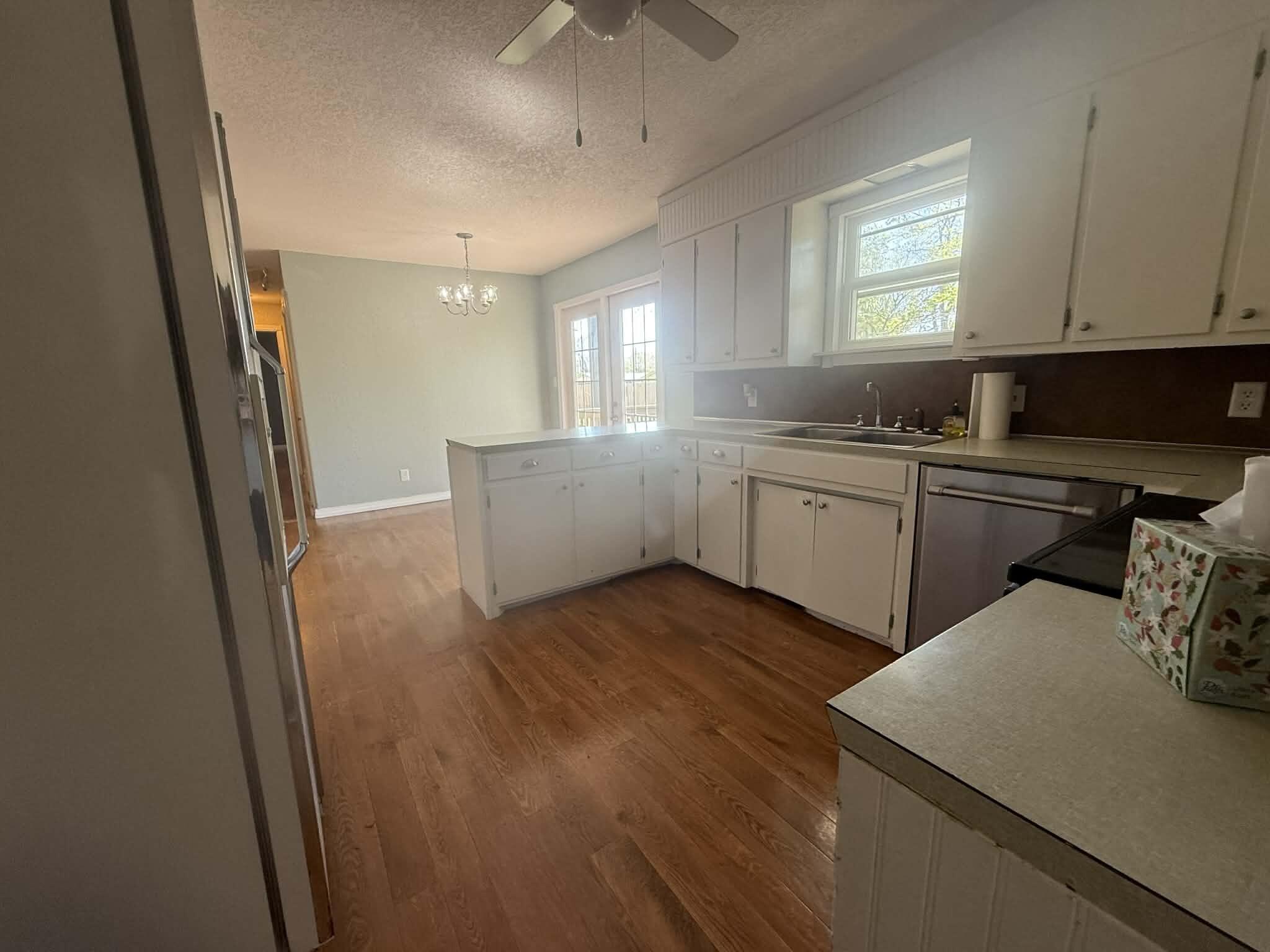 1006 East 10th Street Property Photo 10