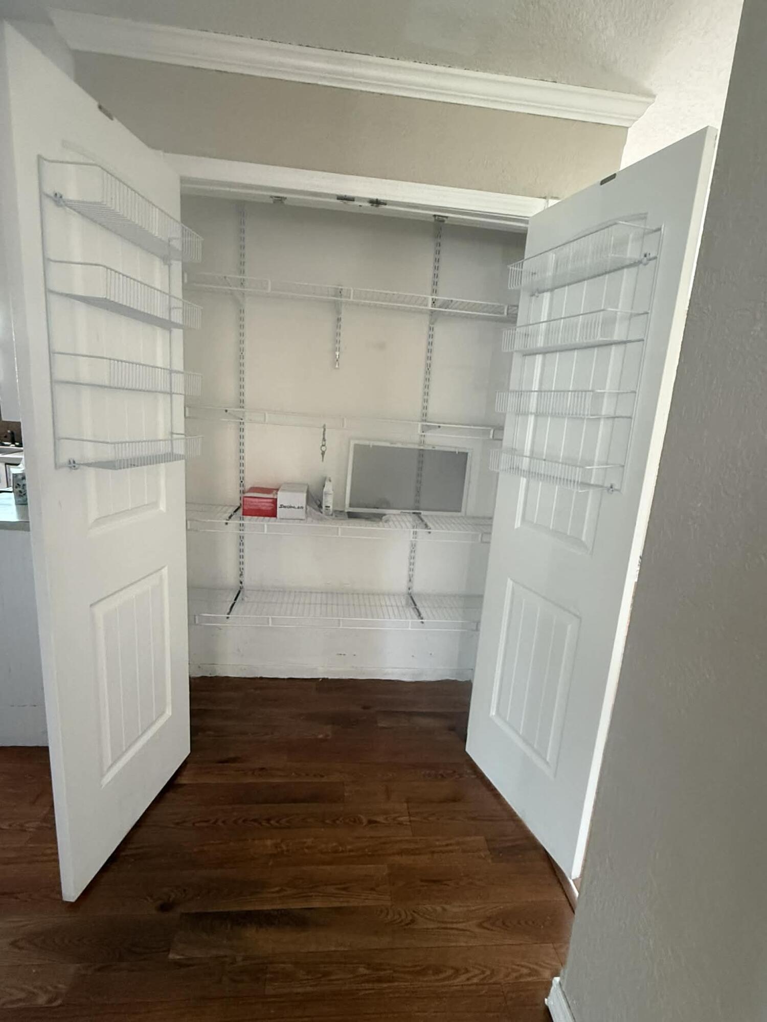 1006 East 10th Street Property Photo 12