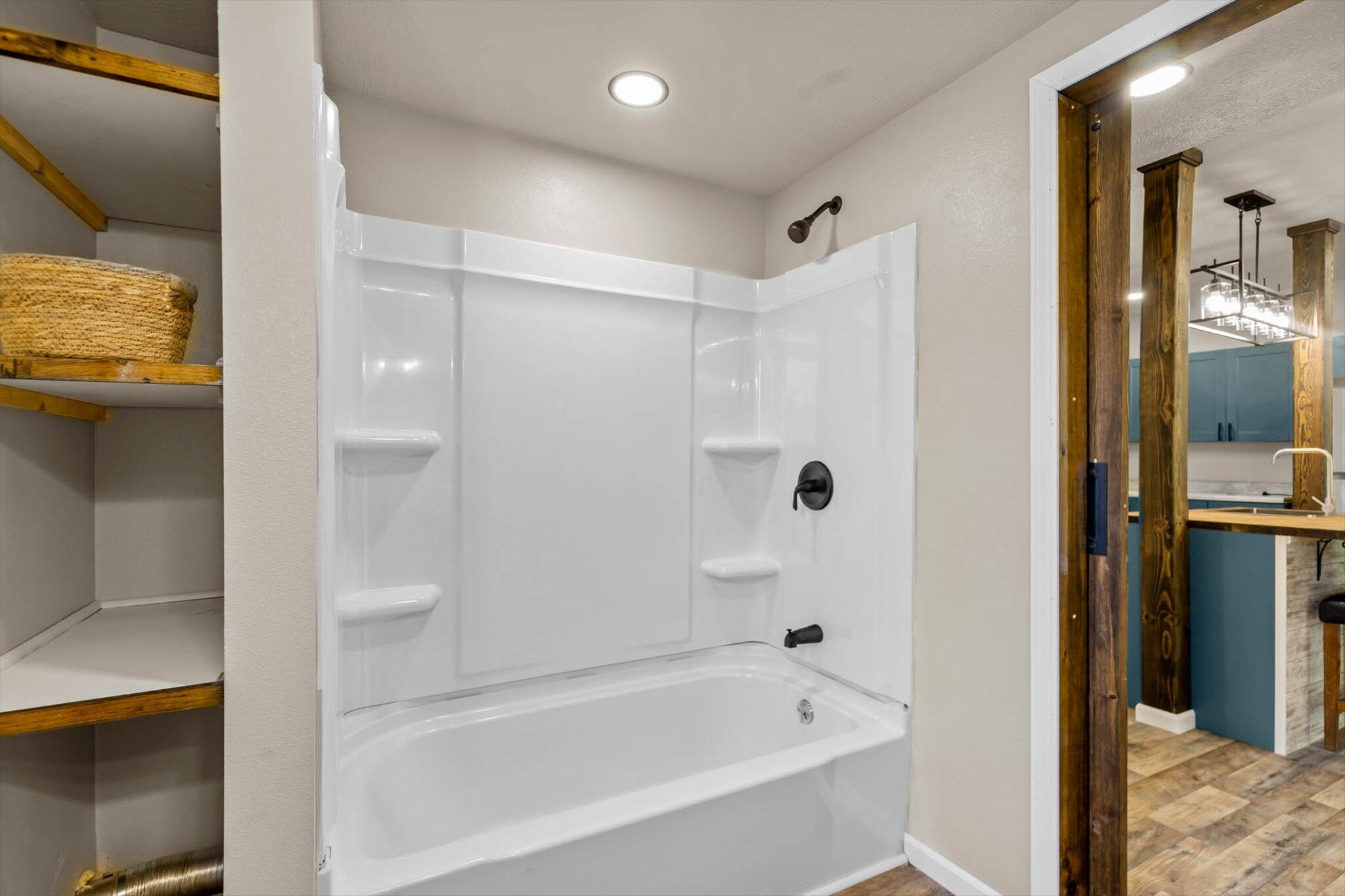 630 West North Street Property Photo 21