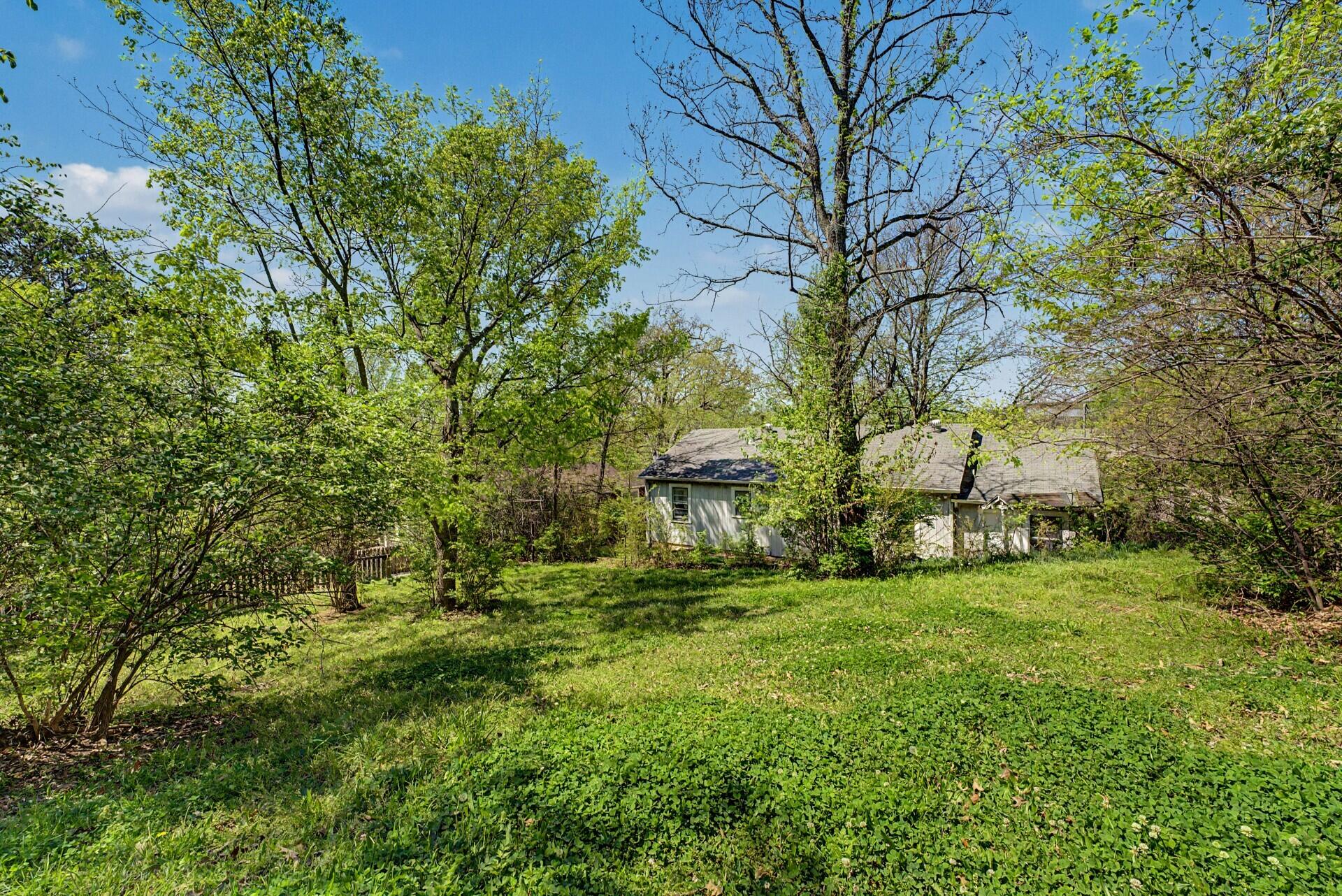 220 South Locust Avenue Property Photo 4