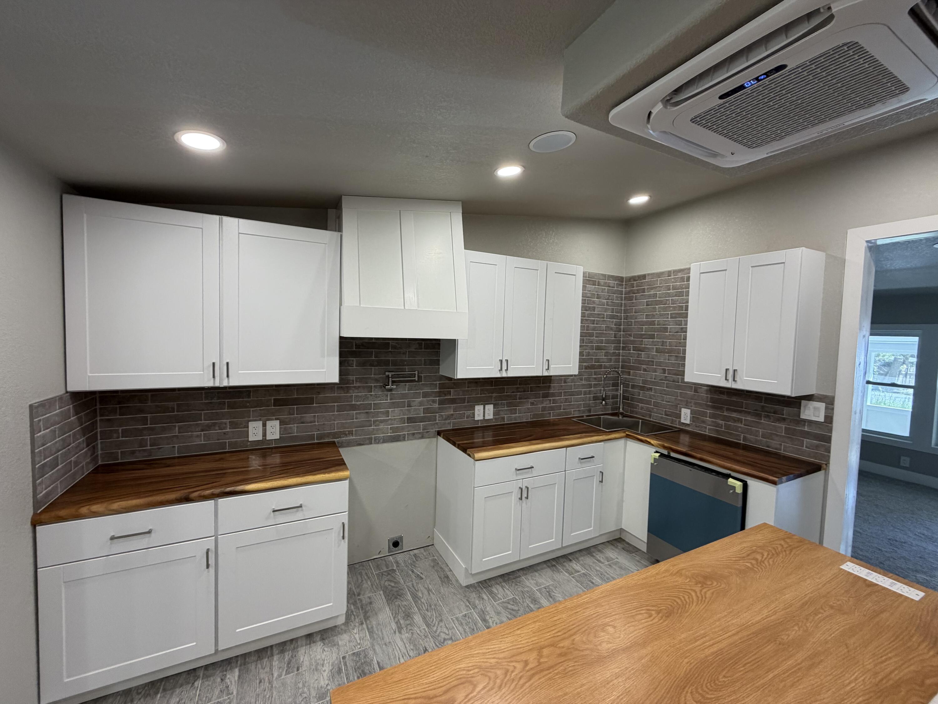 910 North Ash Street Property Photo 3