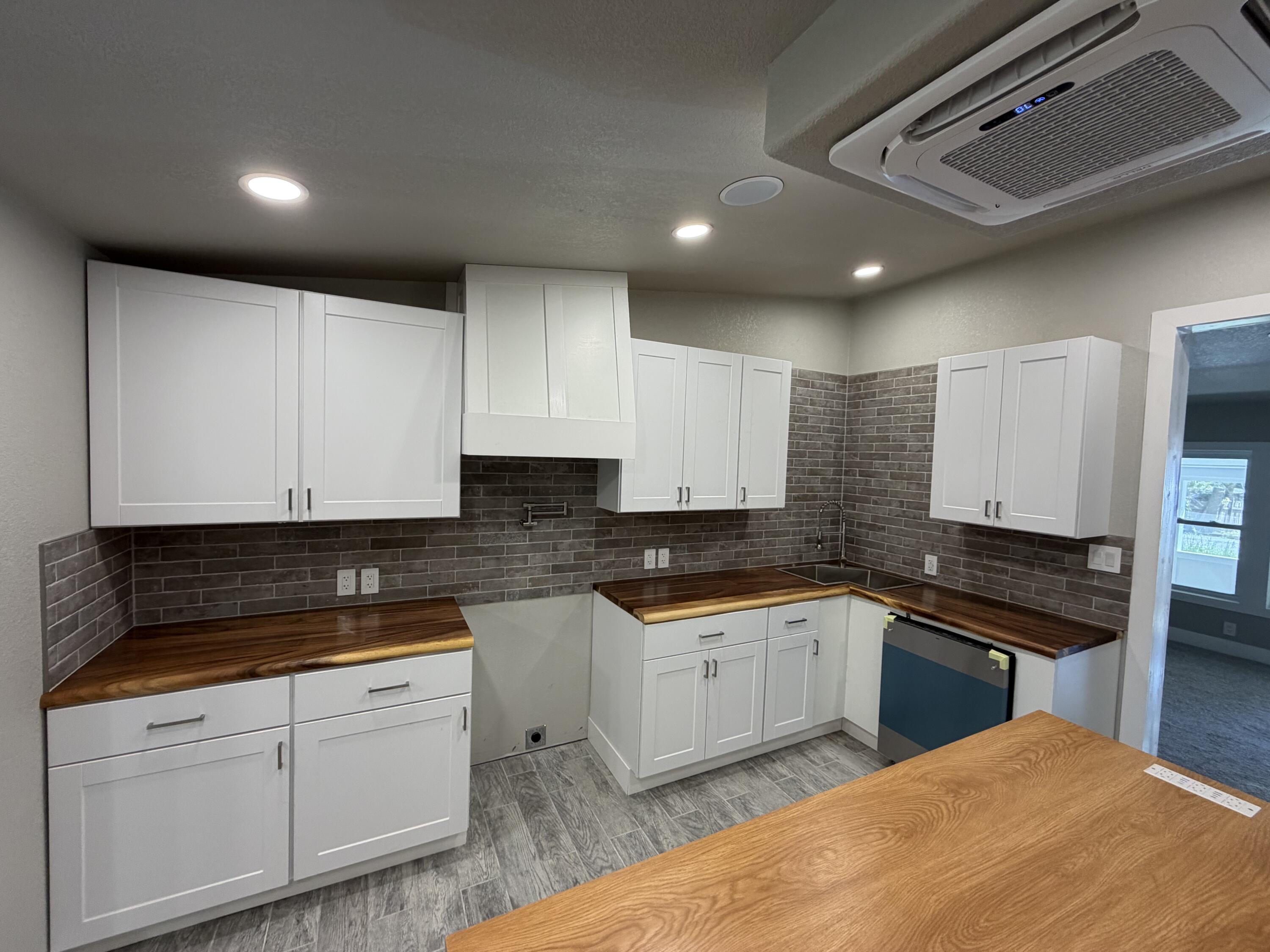 910 North Ash Street Property Photo 4
