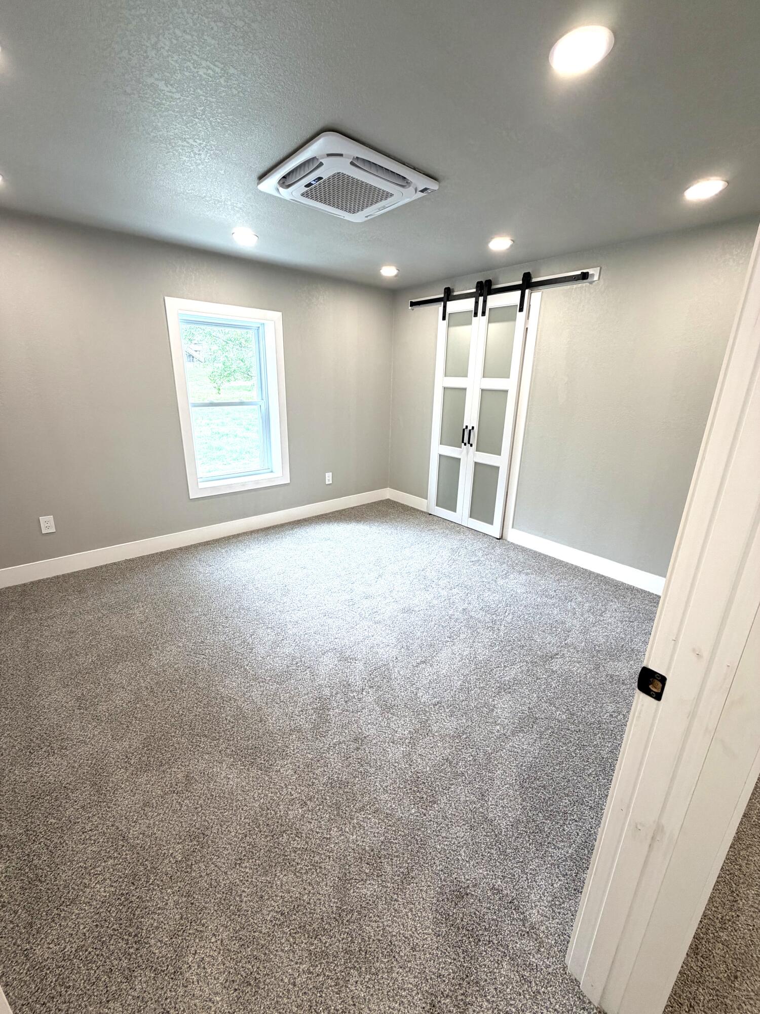 910 North Ash Street Property Photo 8