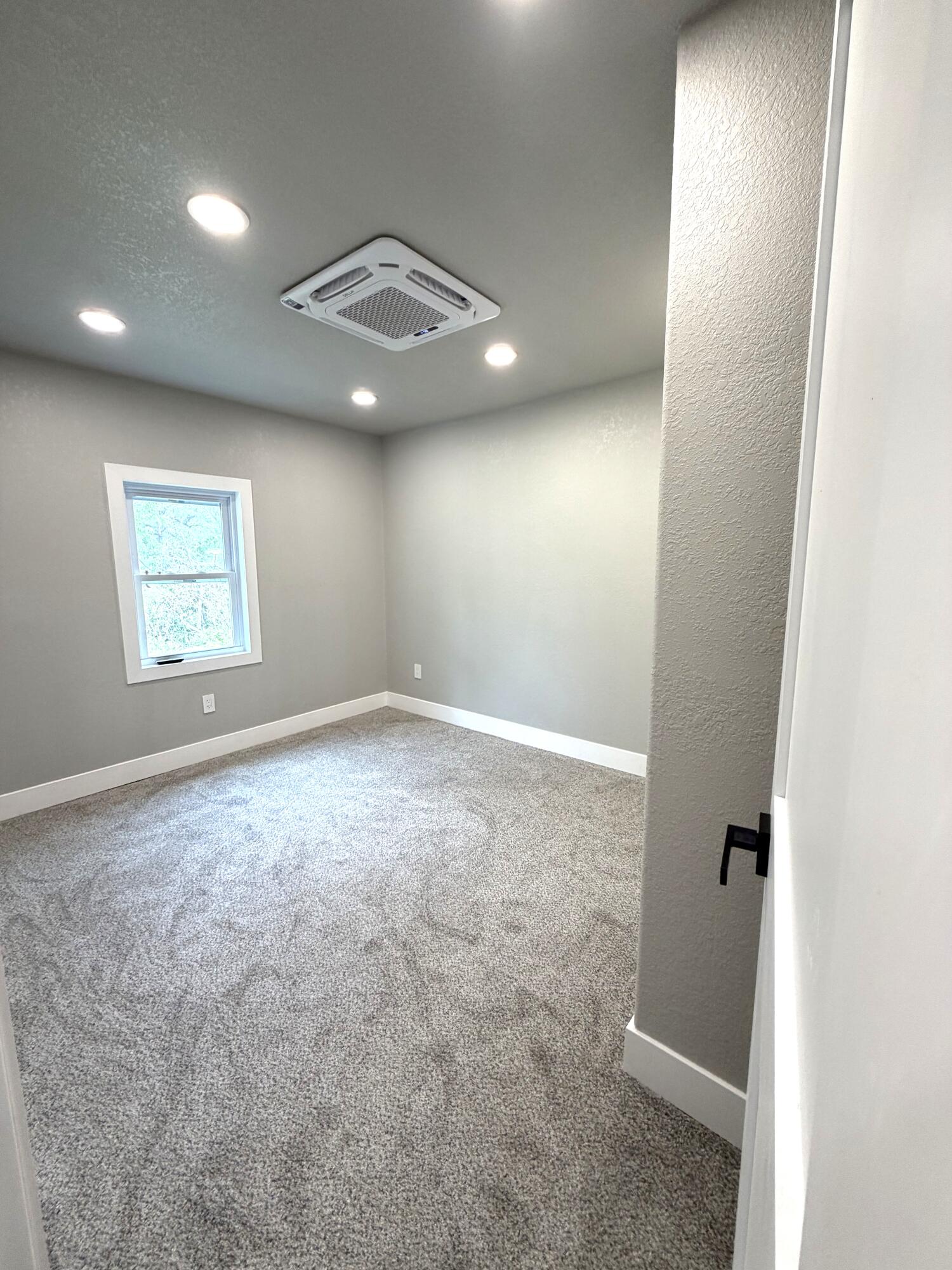 910 North Ash Street Property Photo 11