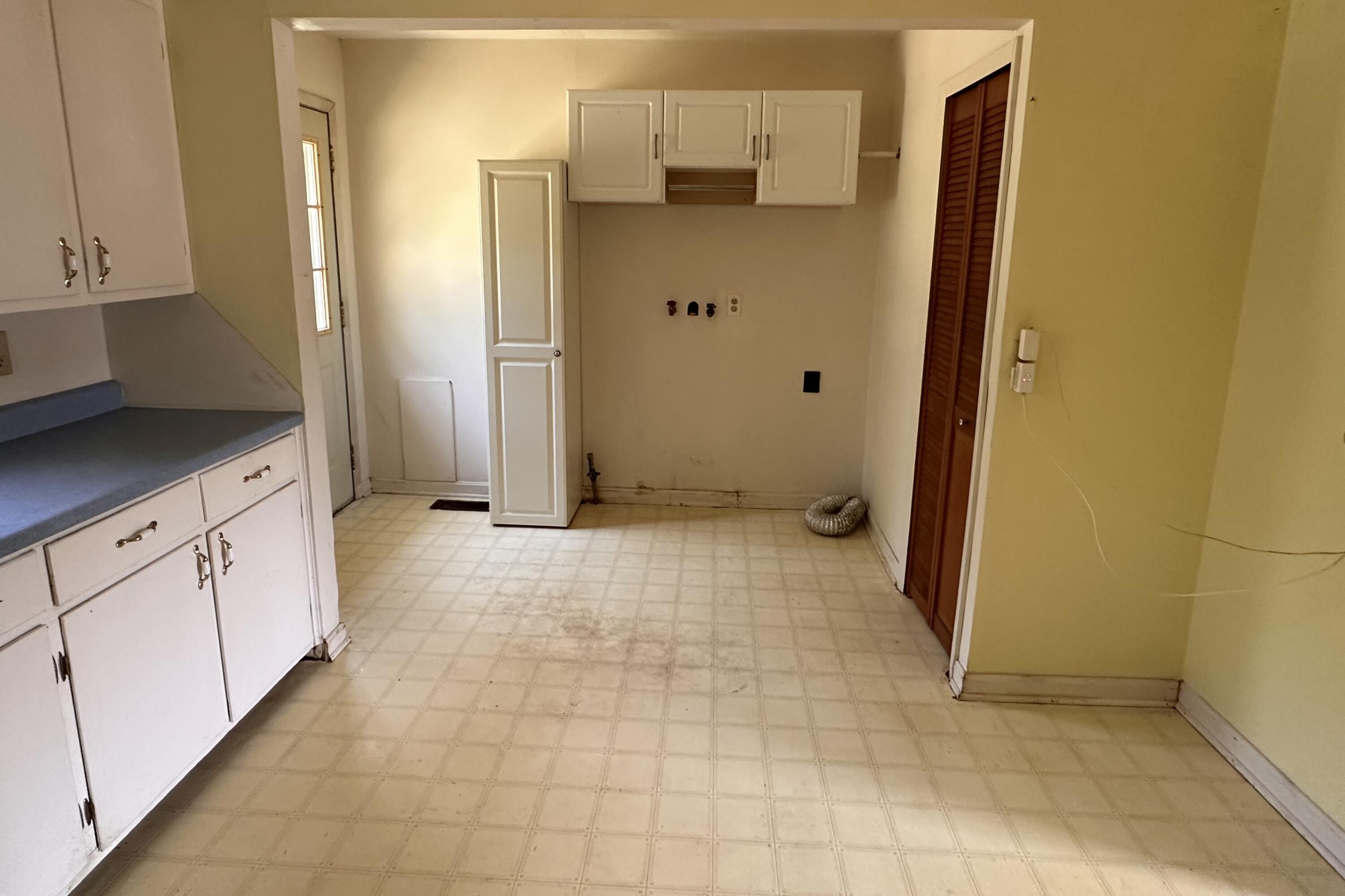 2007 West Water Street Property Photo 16