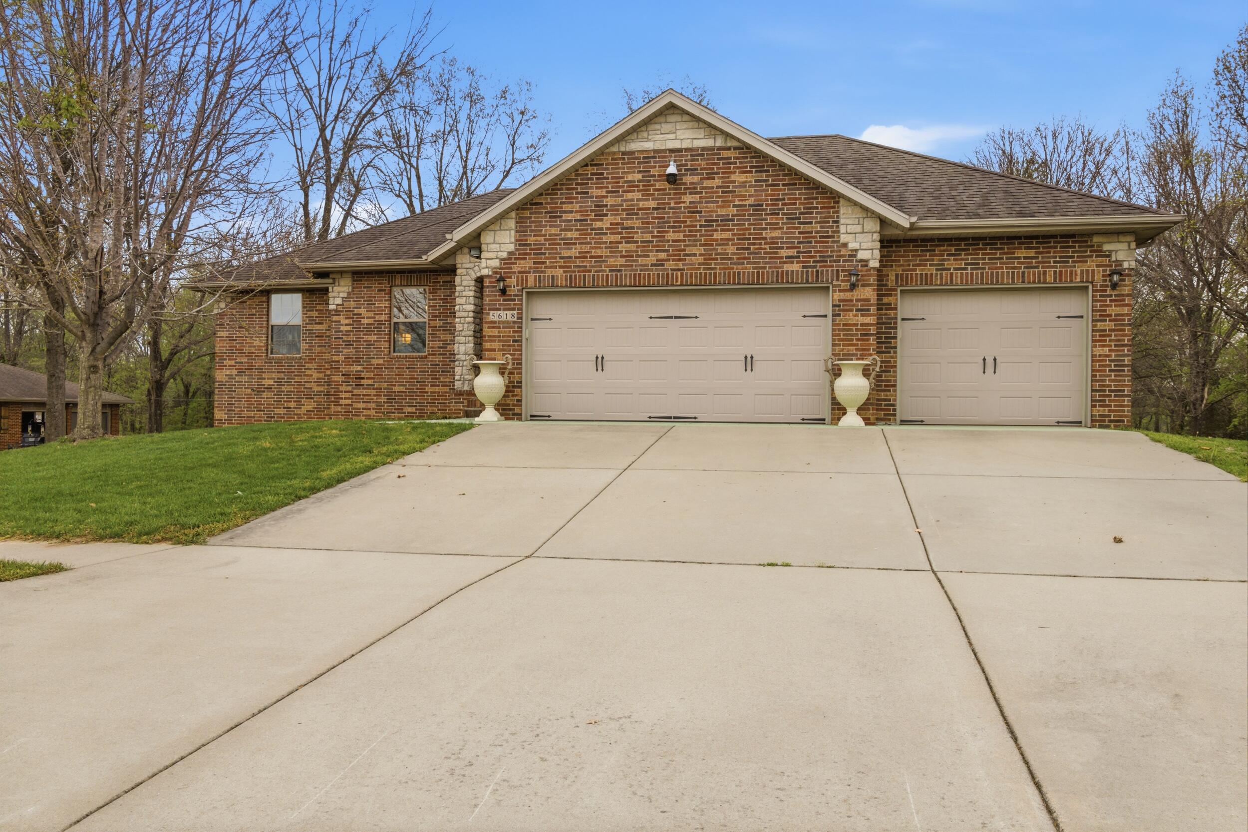5618 East Pearson Parkway Property Photo 3