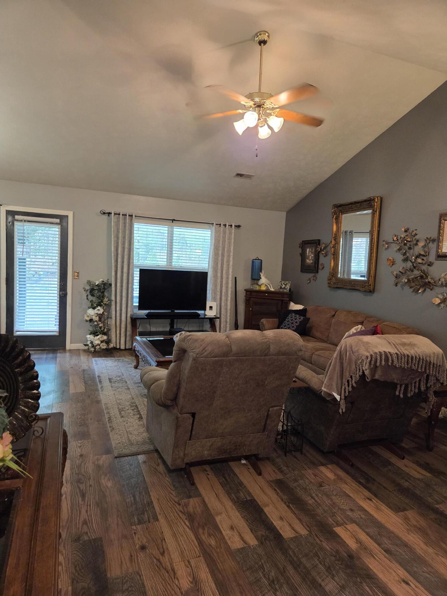 131 Birchwood Circle Property Photo 4