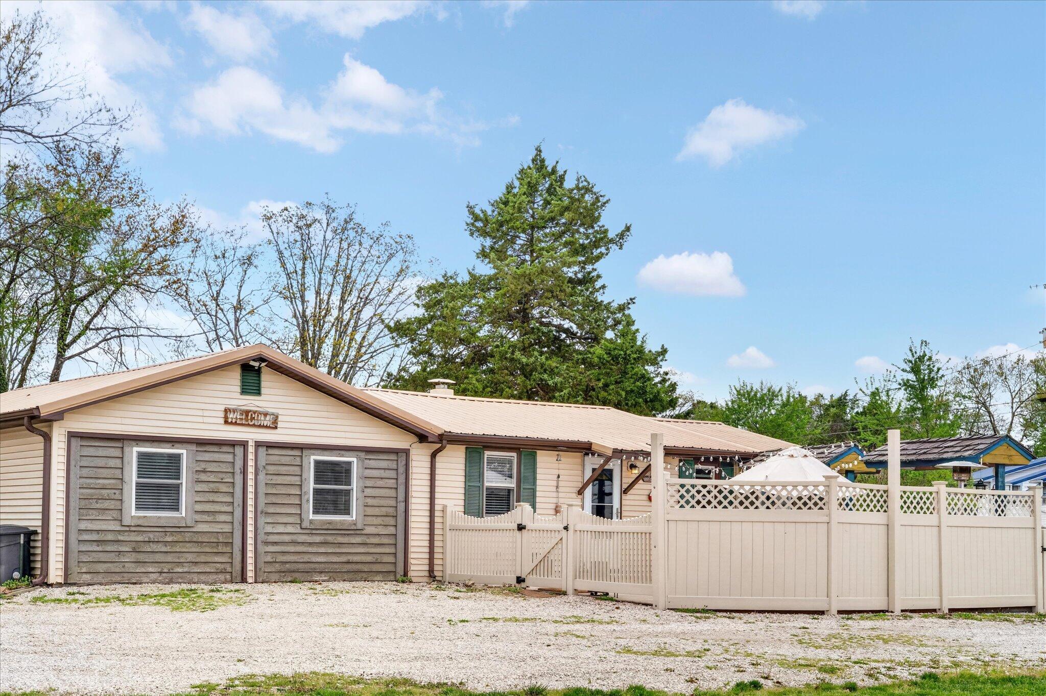 22141 County Road 271 Property Photo 4