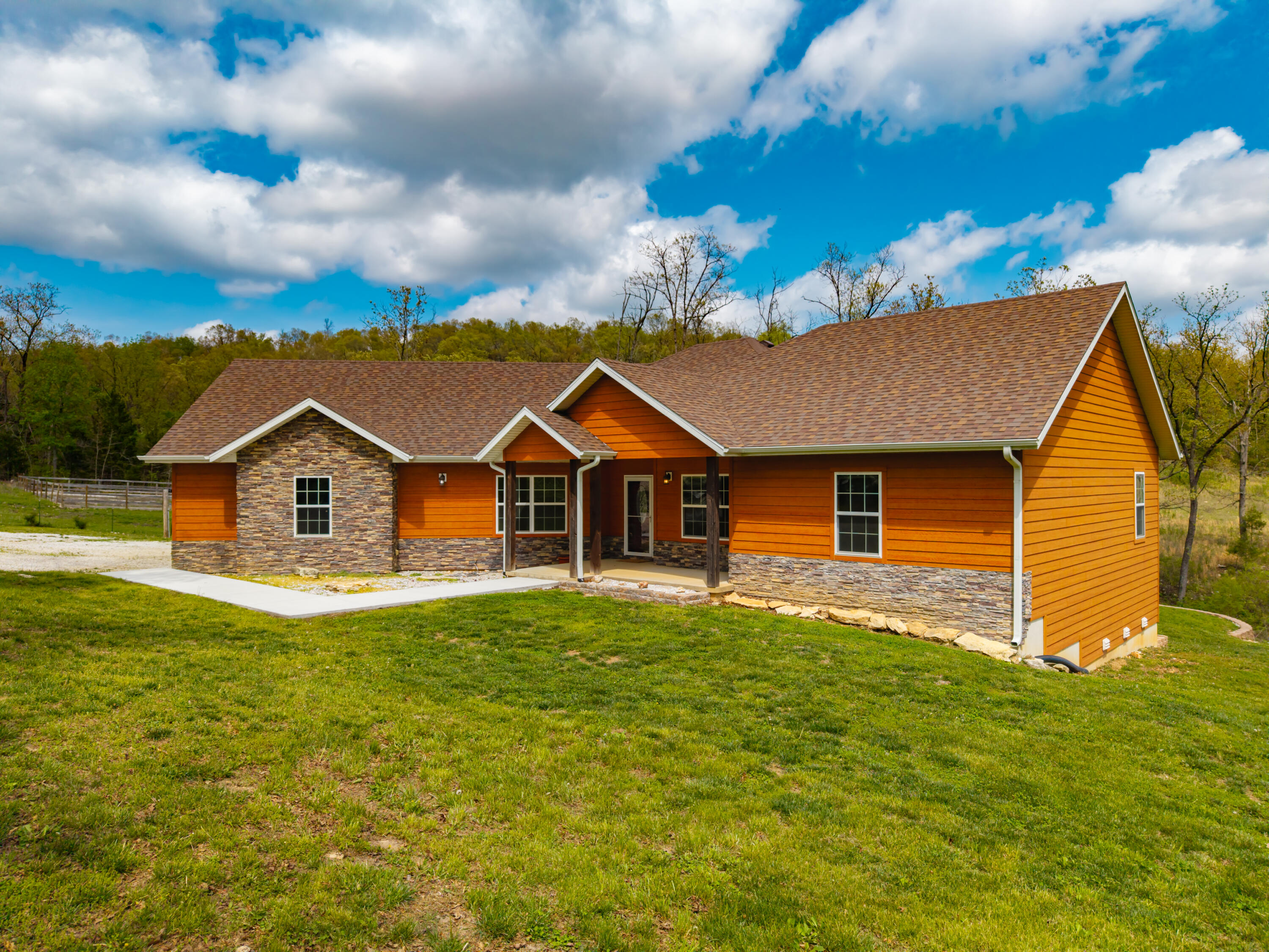 633 East Mountain Drive Property Photo 1