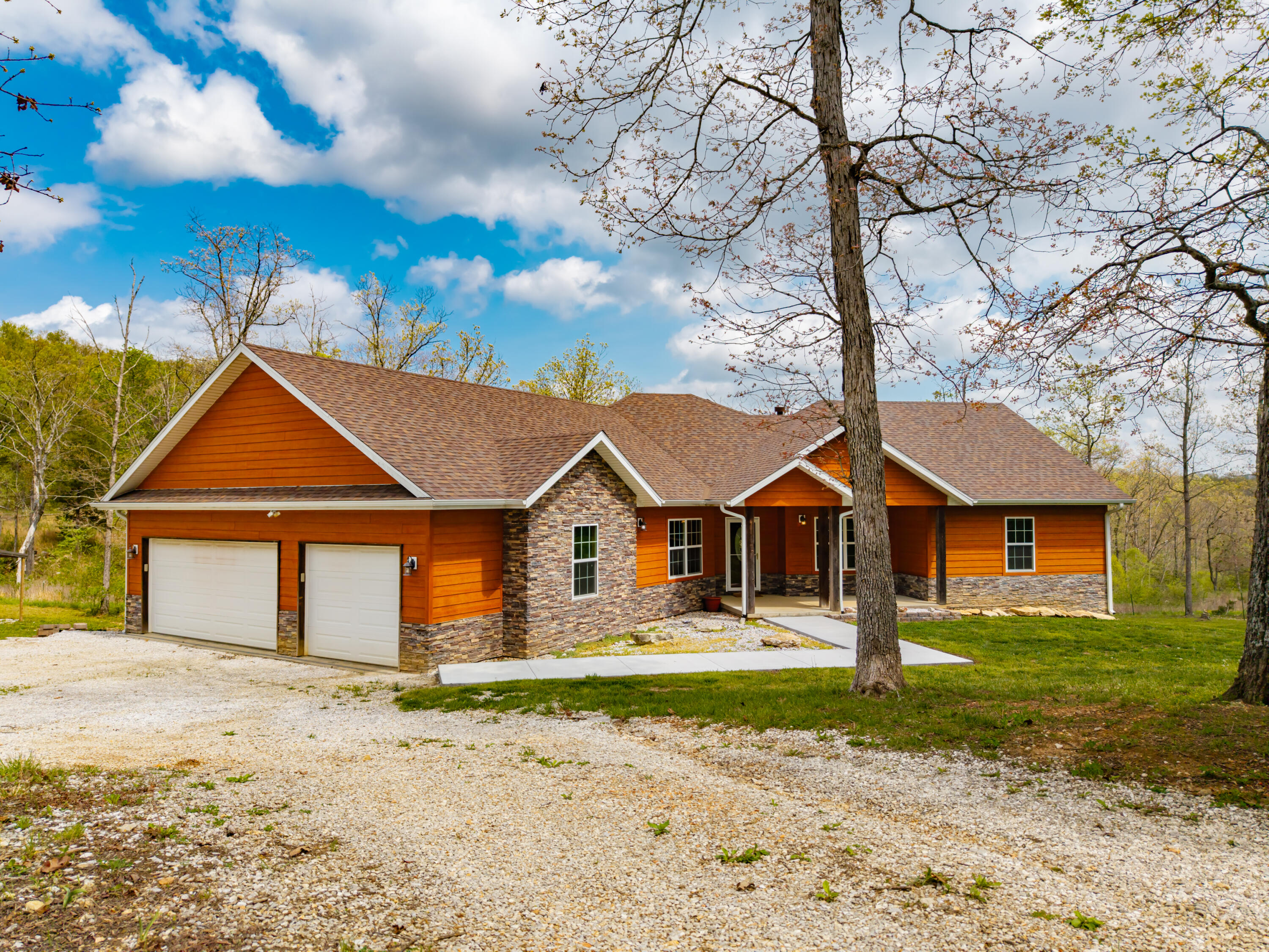 633 East Mountain Drive Property Photo 4