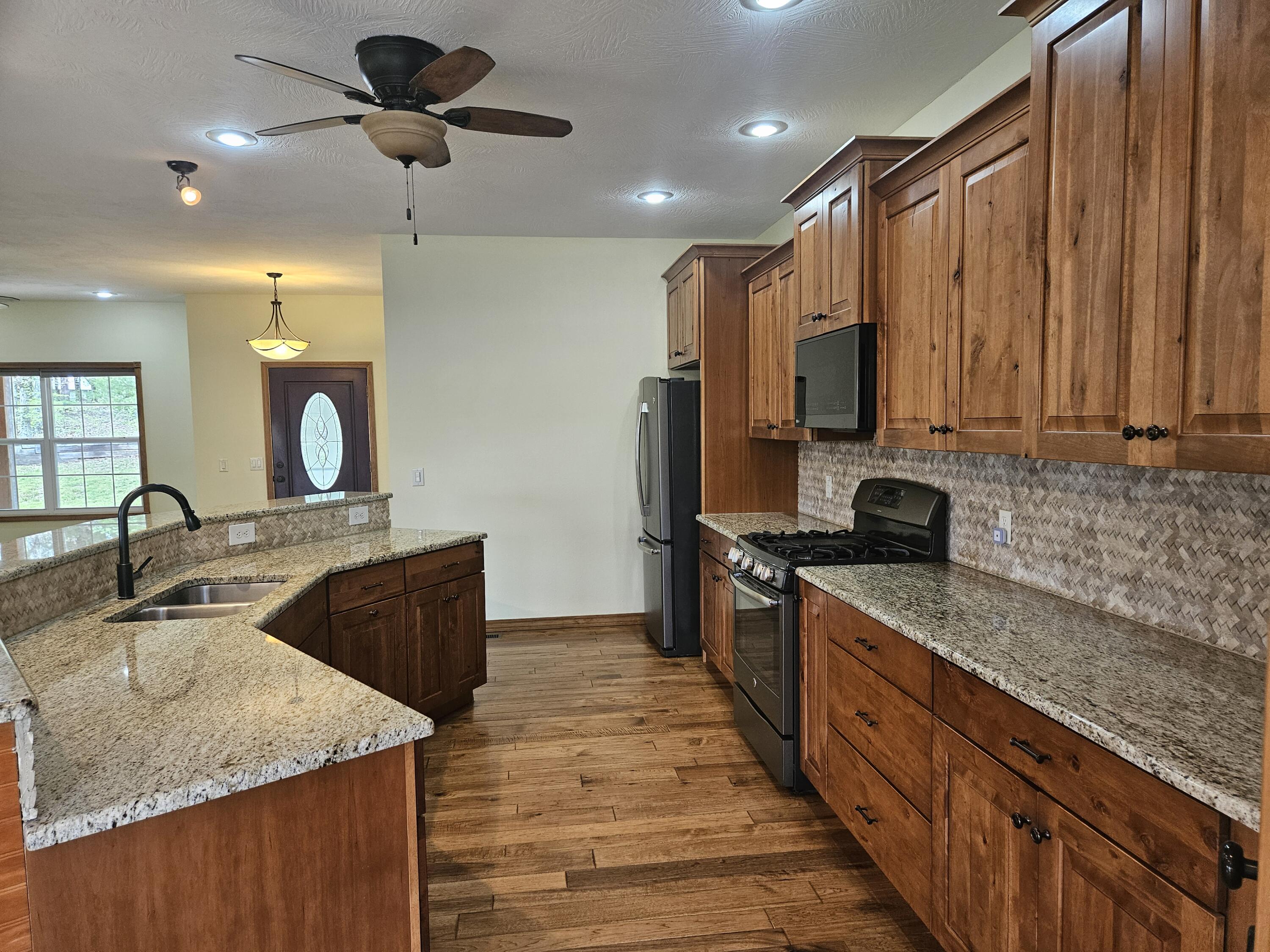 633 East Mountain Drive Property Photo 18