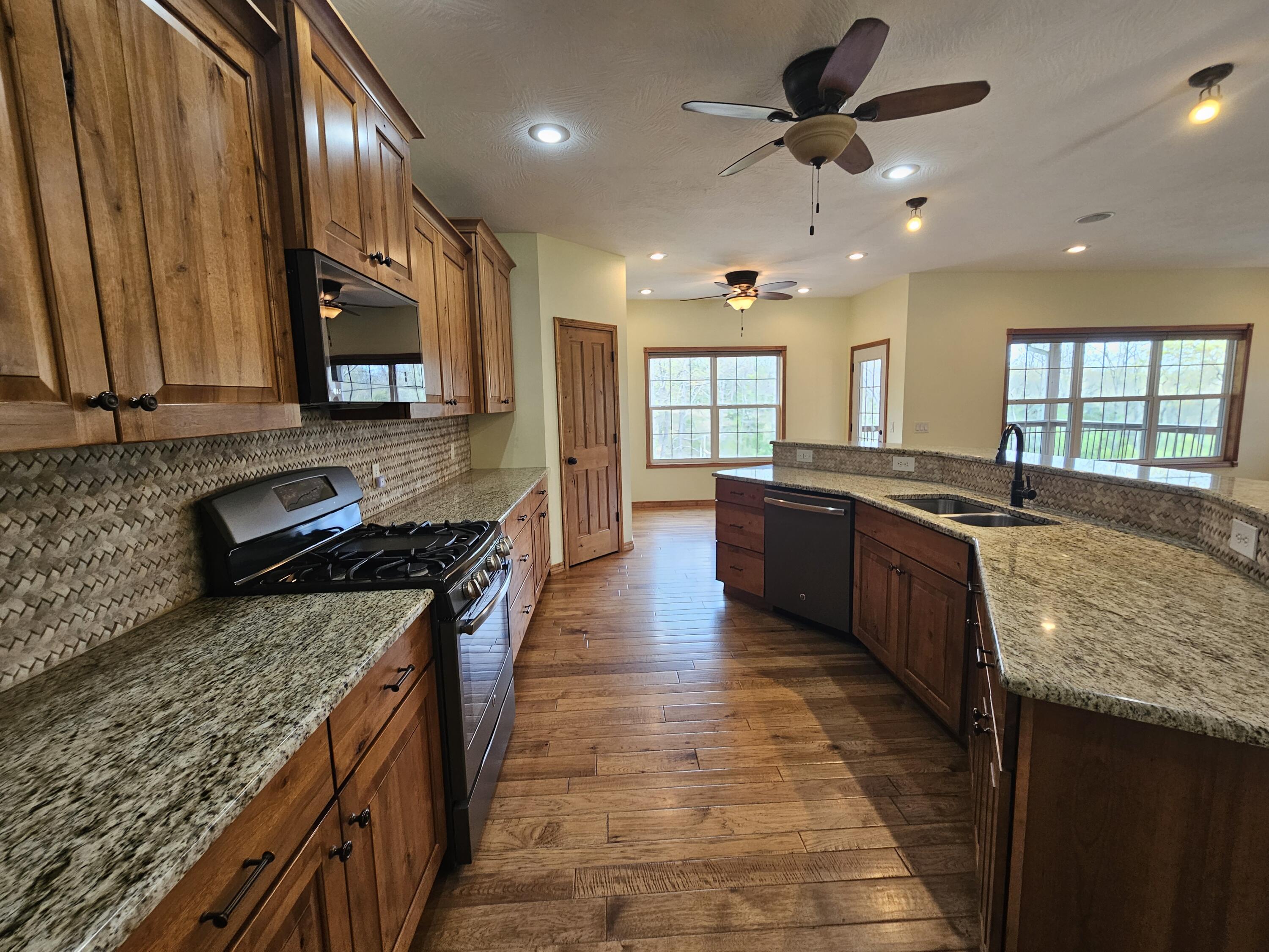633 East Mountain Drive Property Photo 19