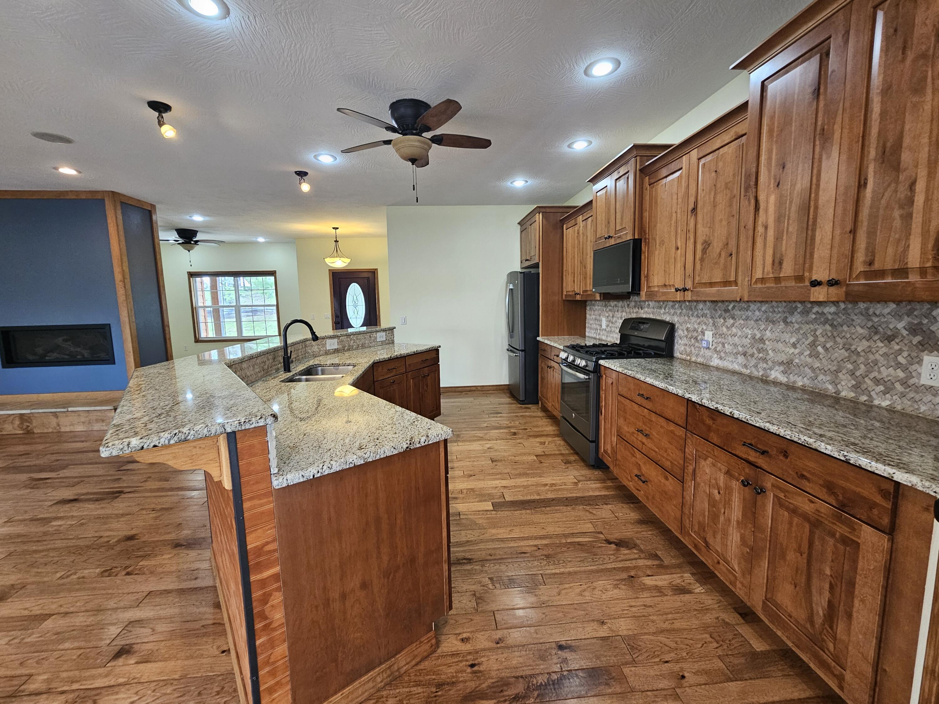 633 East Mountain Drive Property Photo 20