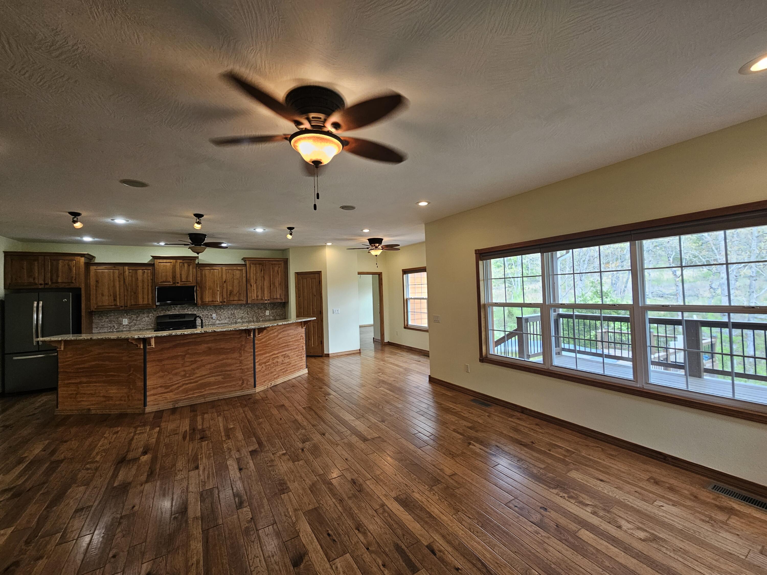 633 East Mountain Drive Property Photo 27