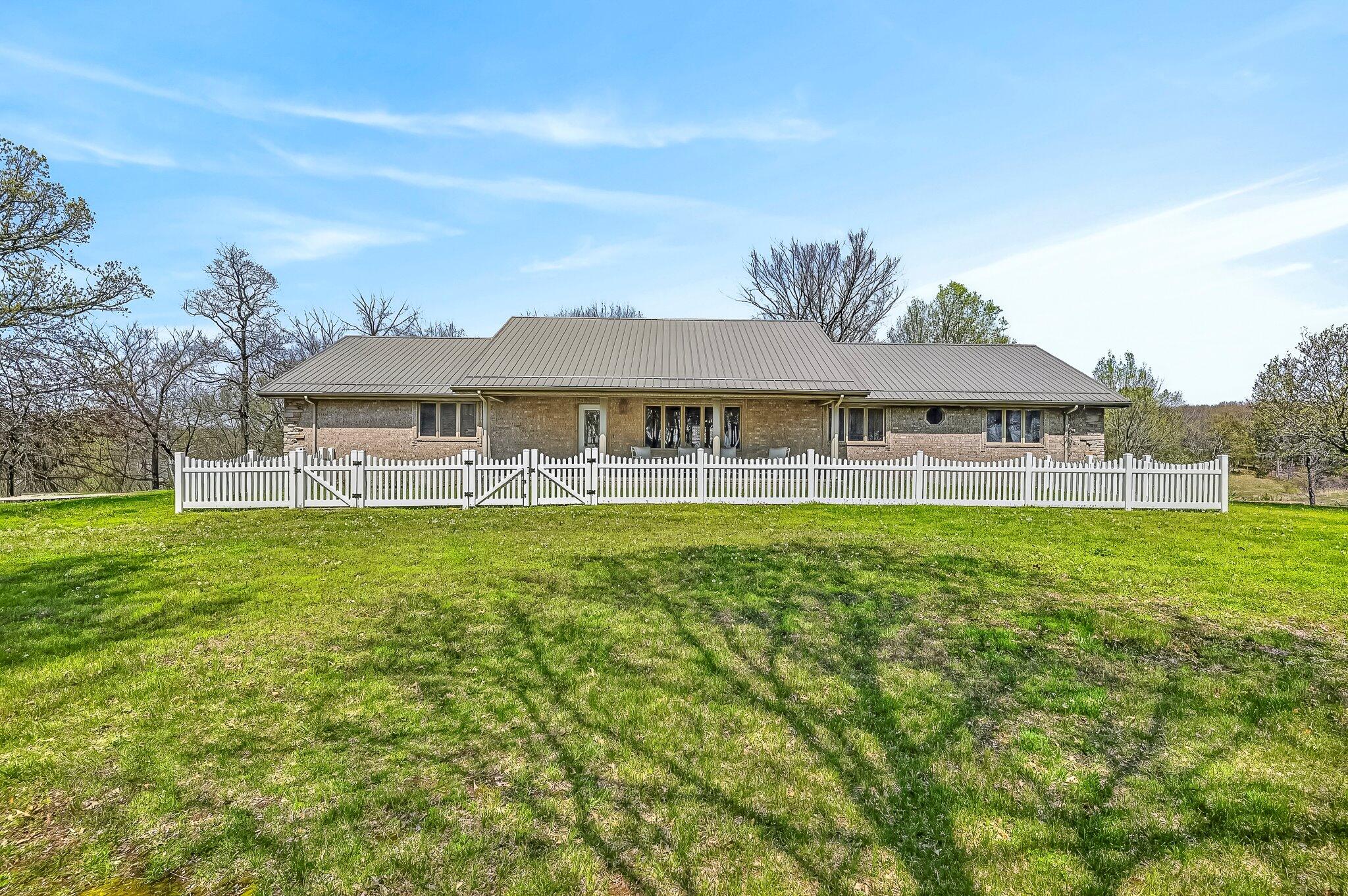 775 East 505th Road Property Photo 3