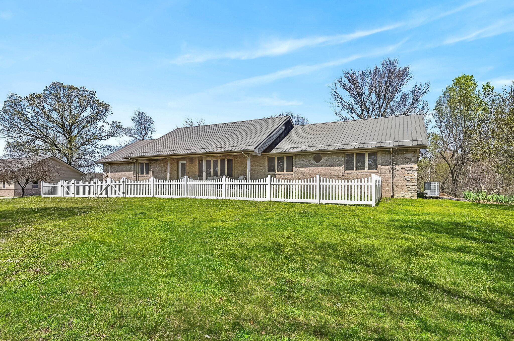 775 East 505th Road Property Photo 4