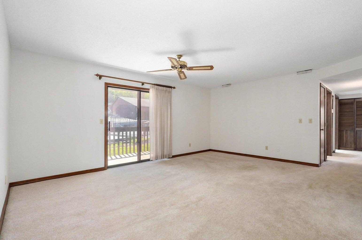 130 Wilshire Drive 32 Property Photo 6