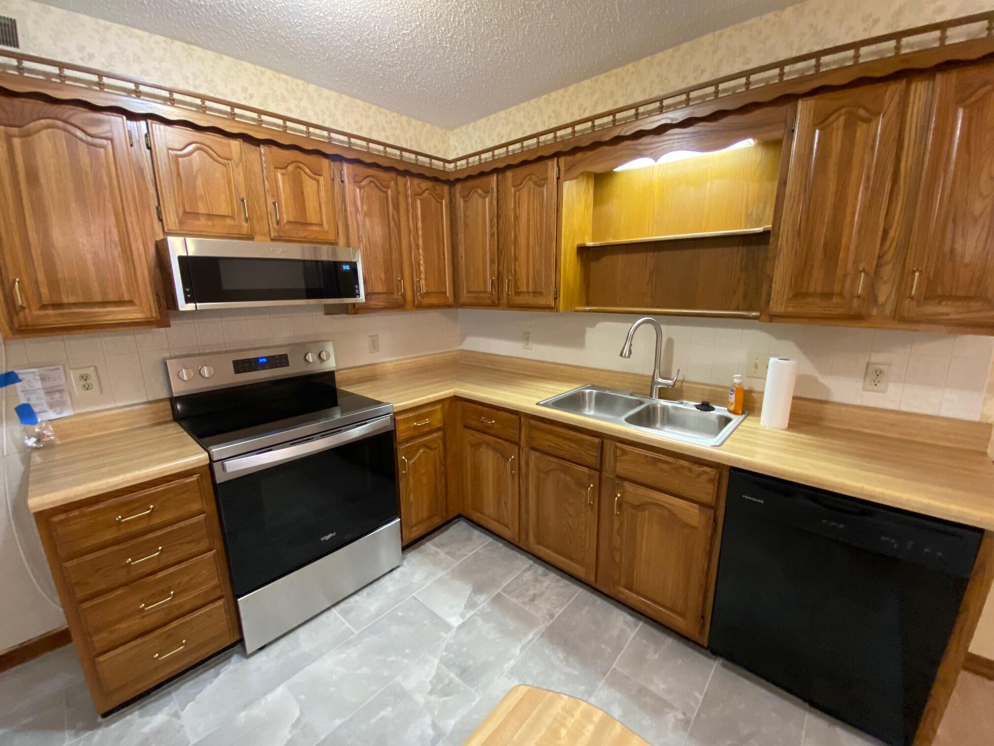 130 Wilshire Drive 32 Property Photo 7