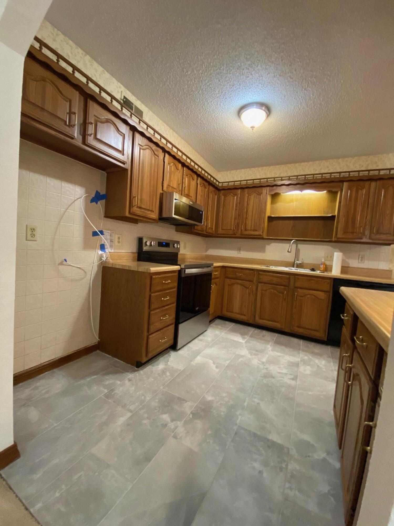 130 Wilshire Drive 32 Property Photo 8