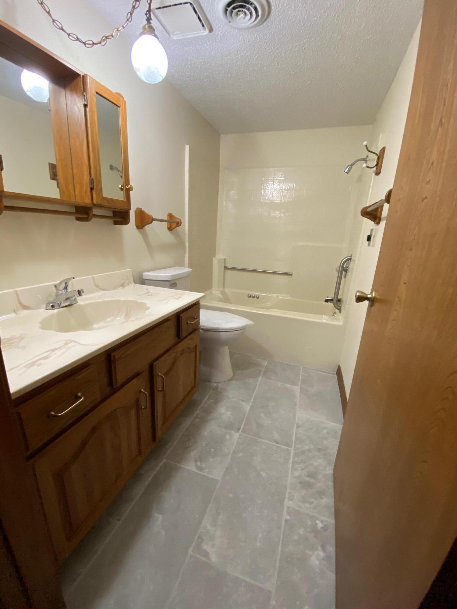 130 Wilshire Drive 32 Property Photo 11