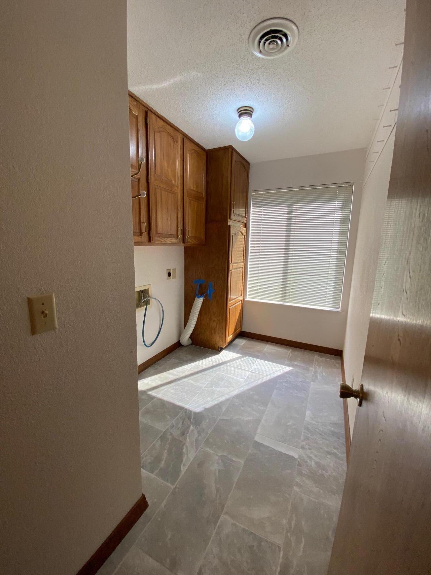 130 Wilshire Drive 32 Property Photo 12