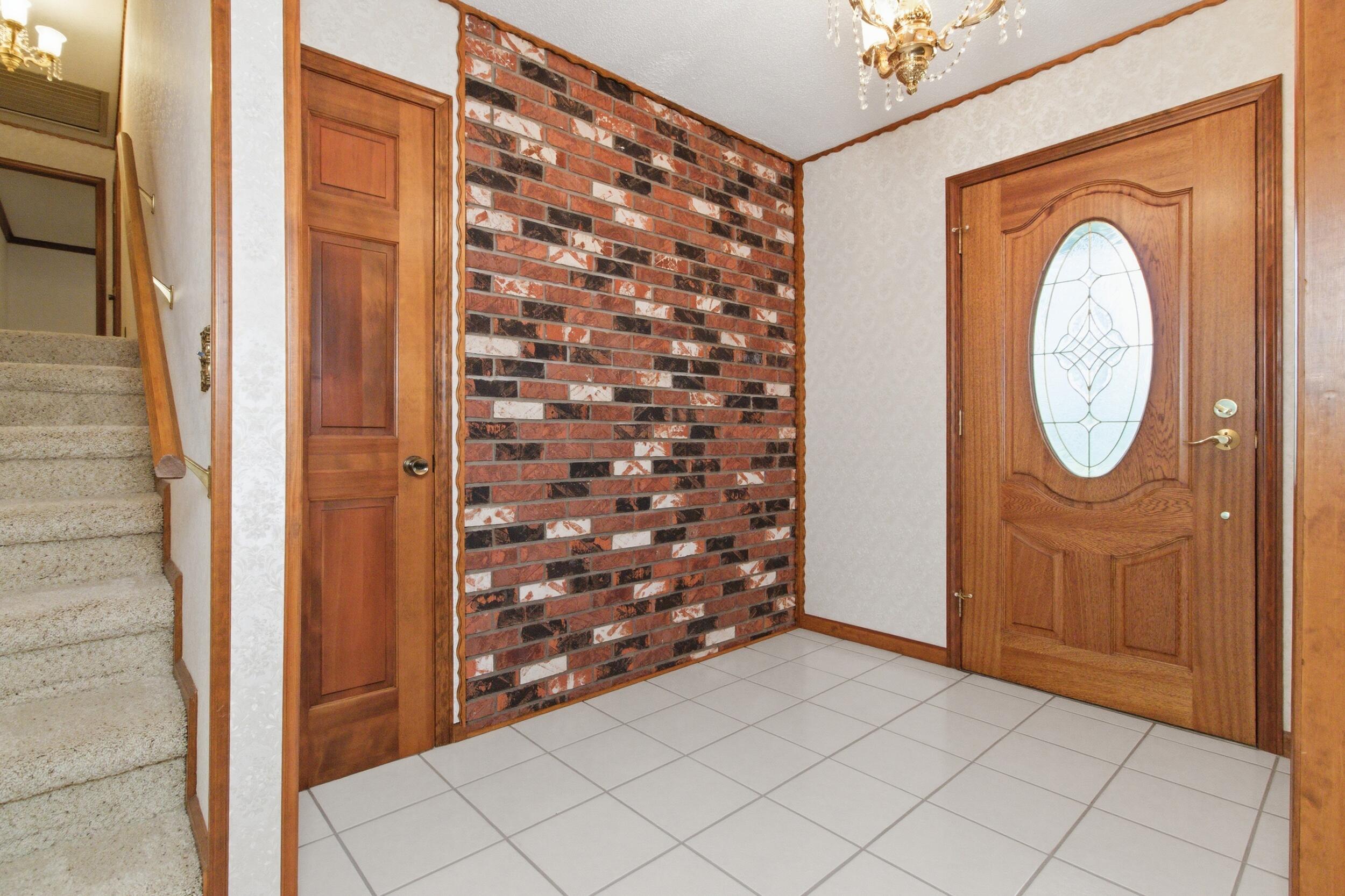 310 East South Oak Crest Drive Property Photo 9