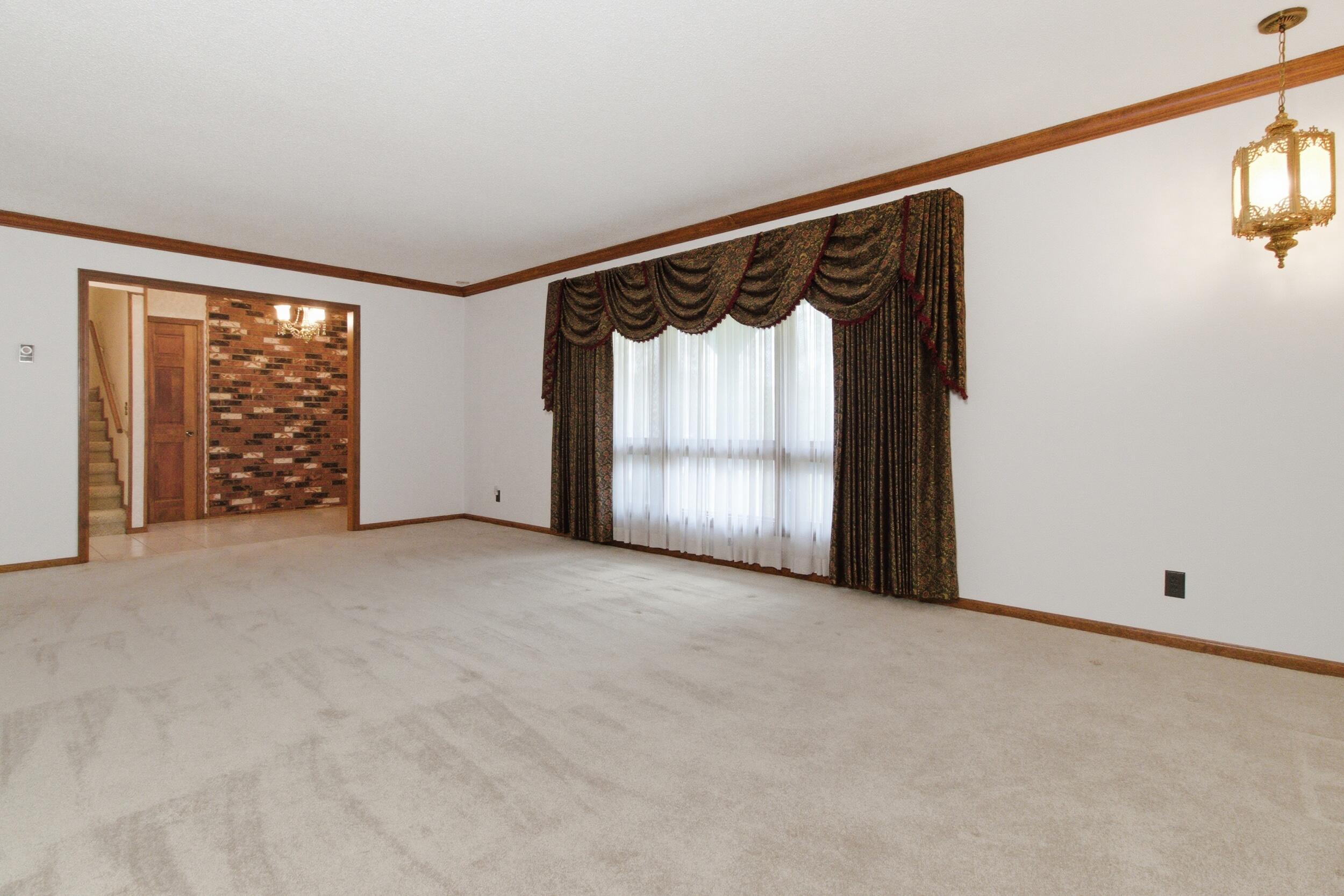 310 East South Oak Crest Drive Property Photo 10