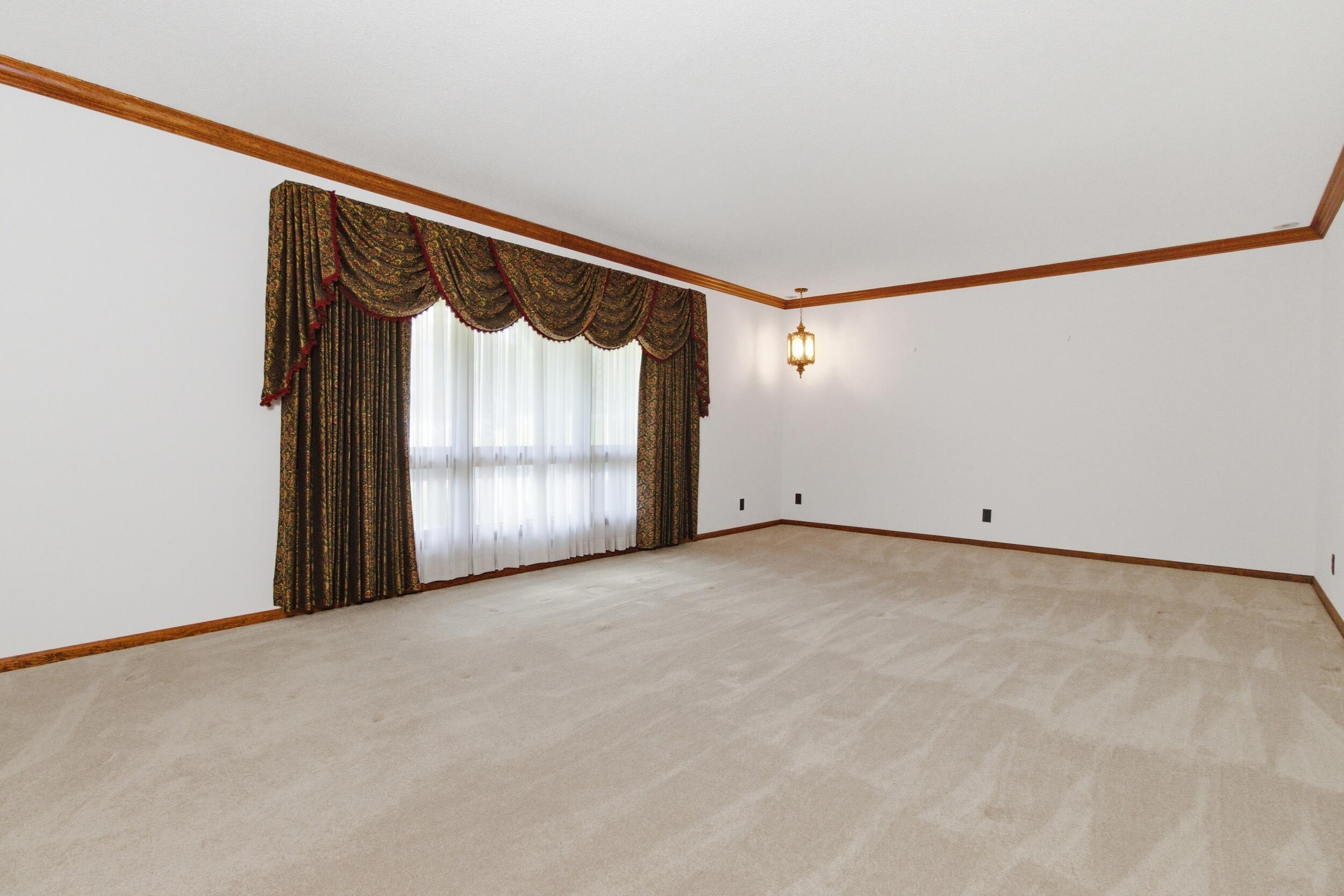 310 East South Oak Crest Drive Property Photo 11