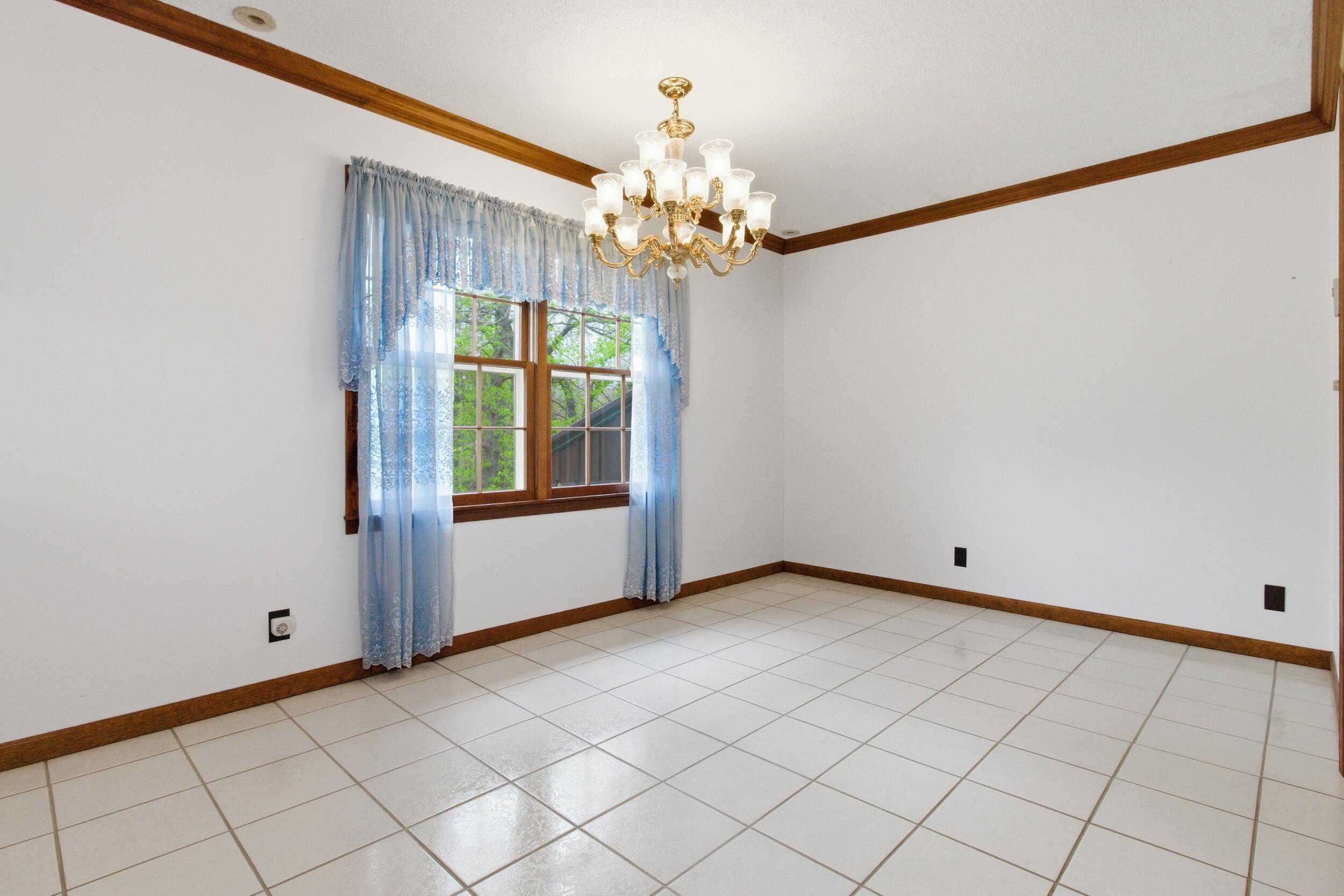 310 East South Oak Crest Drive Property Photo 13