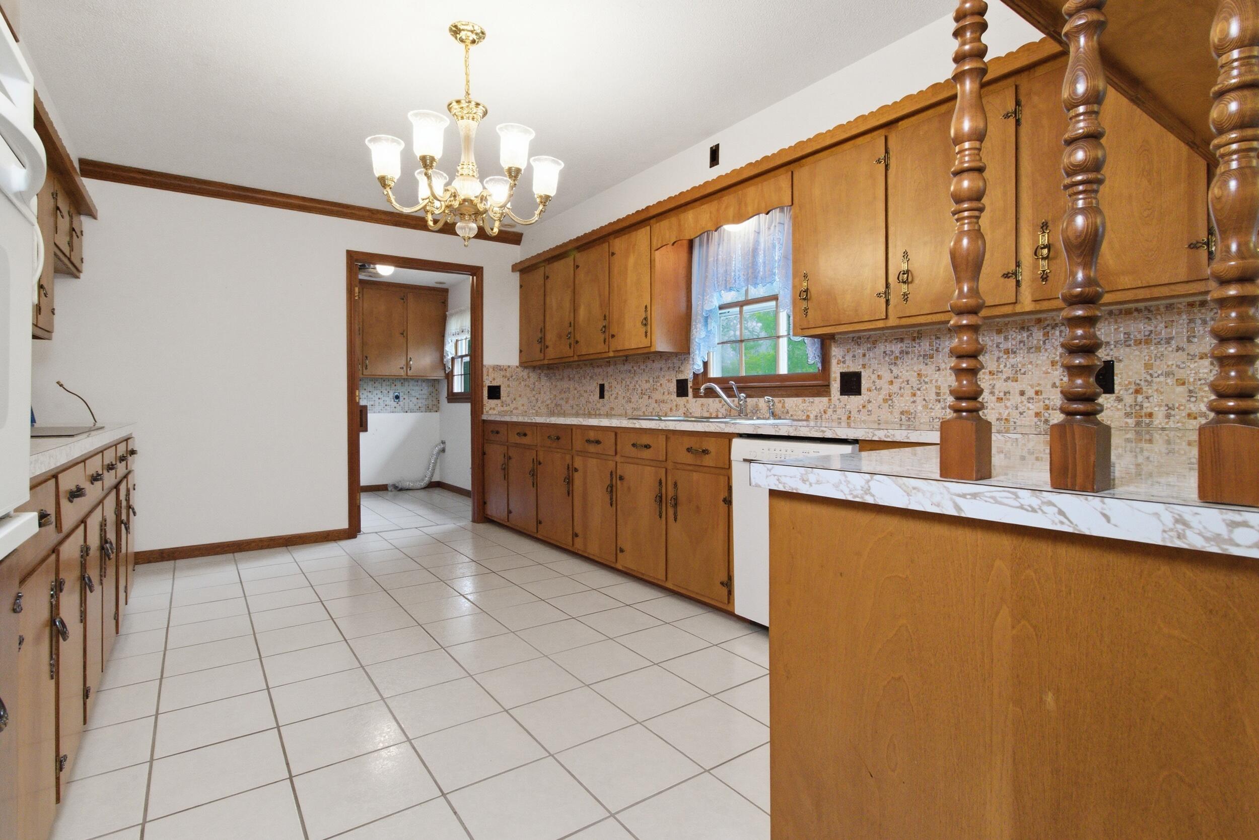 310 East South Oak Crest Drive Property Photo 14
