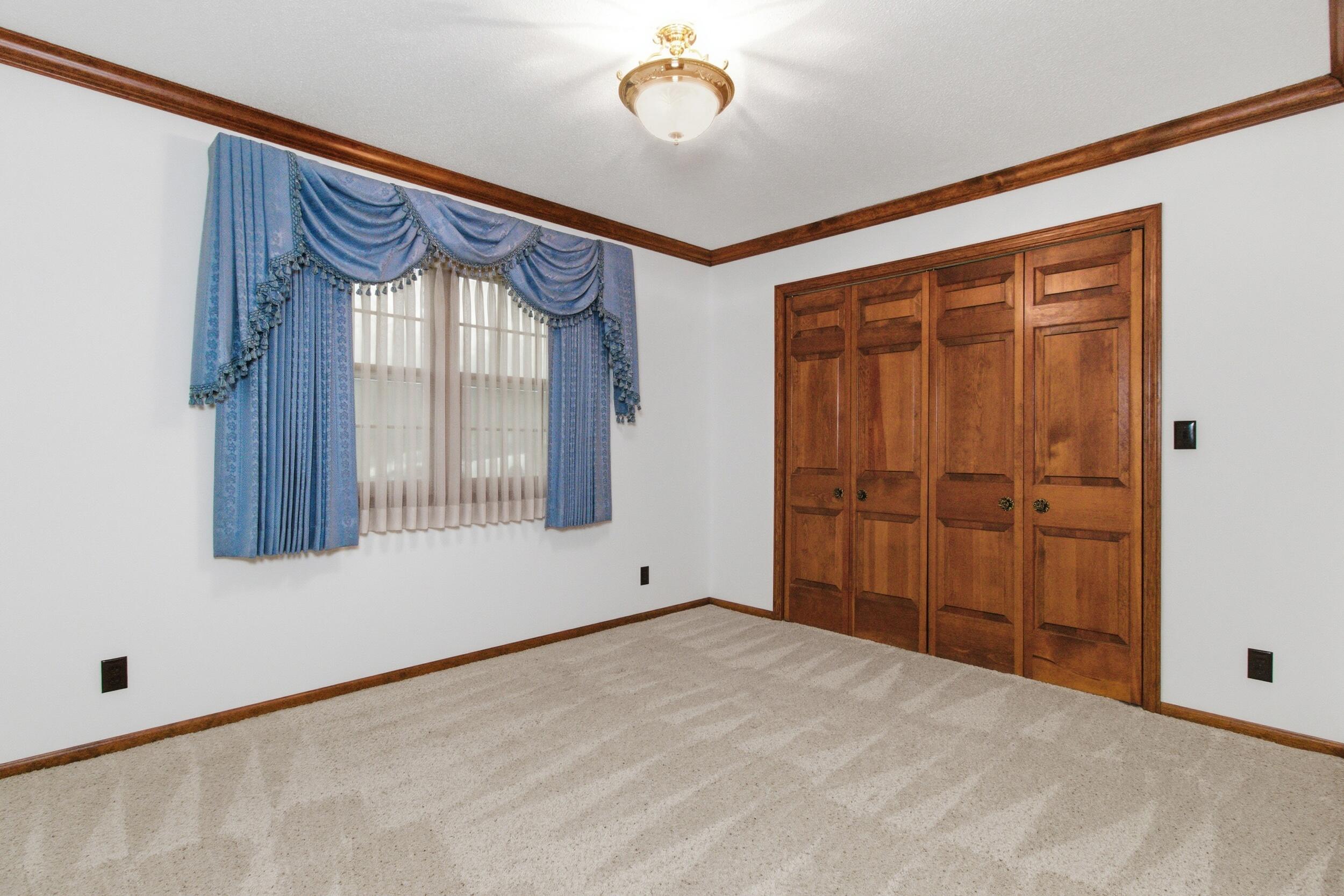 310 East South Oak Crest Drive Property Photo 24