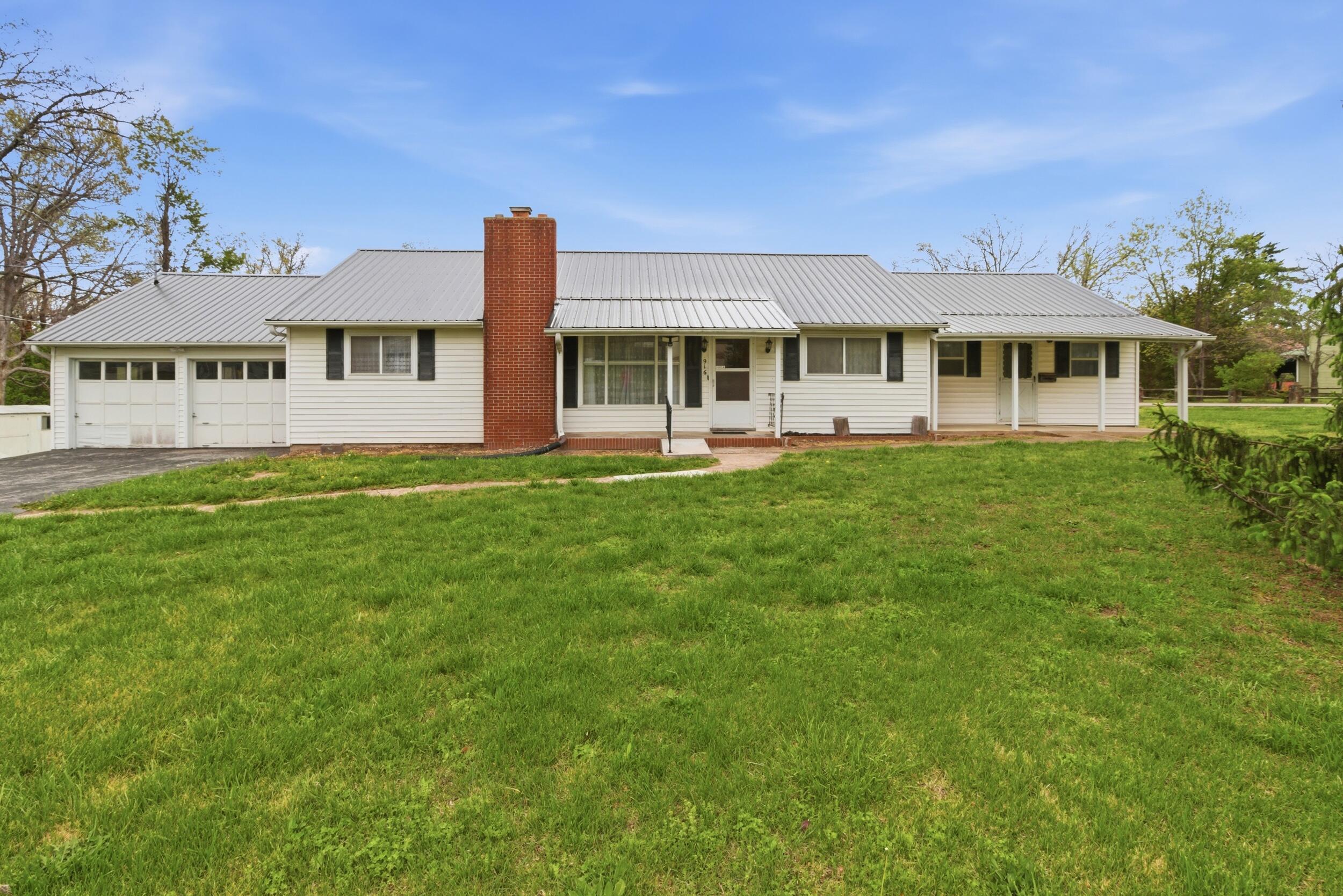 916 Sommerfield Drive Property Photo 1