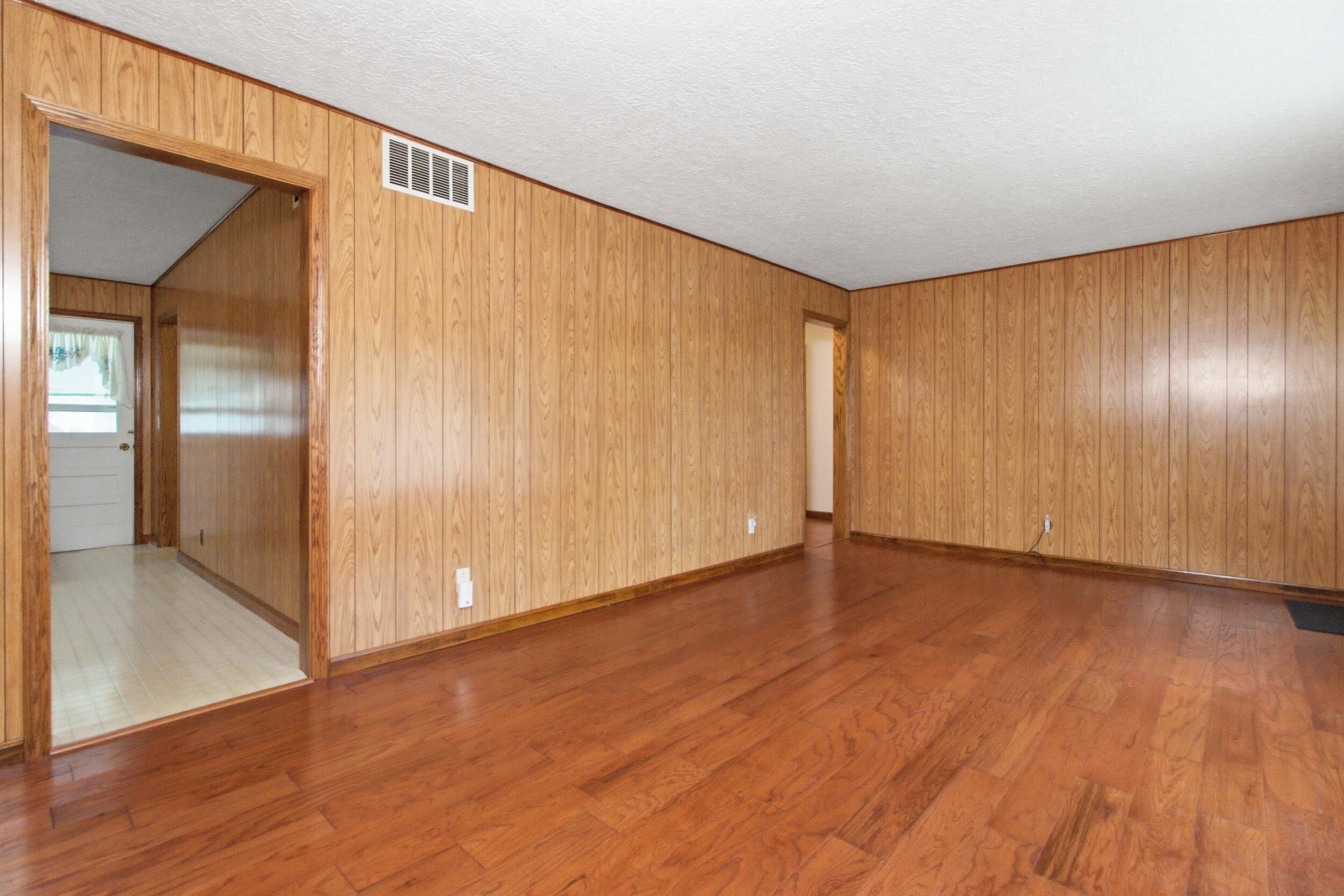 916 Sommerfield Drive Property Photo 5