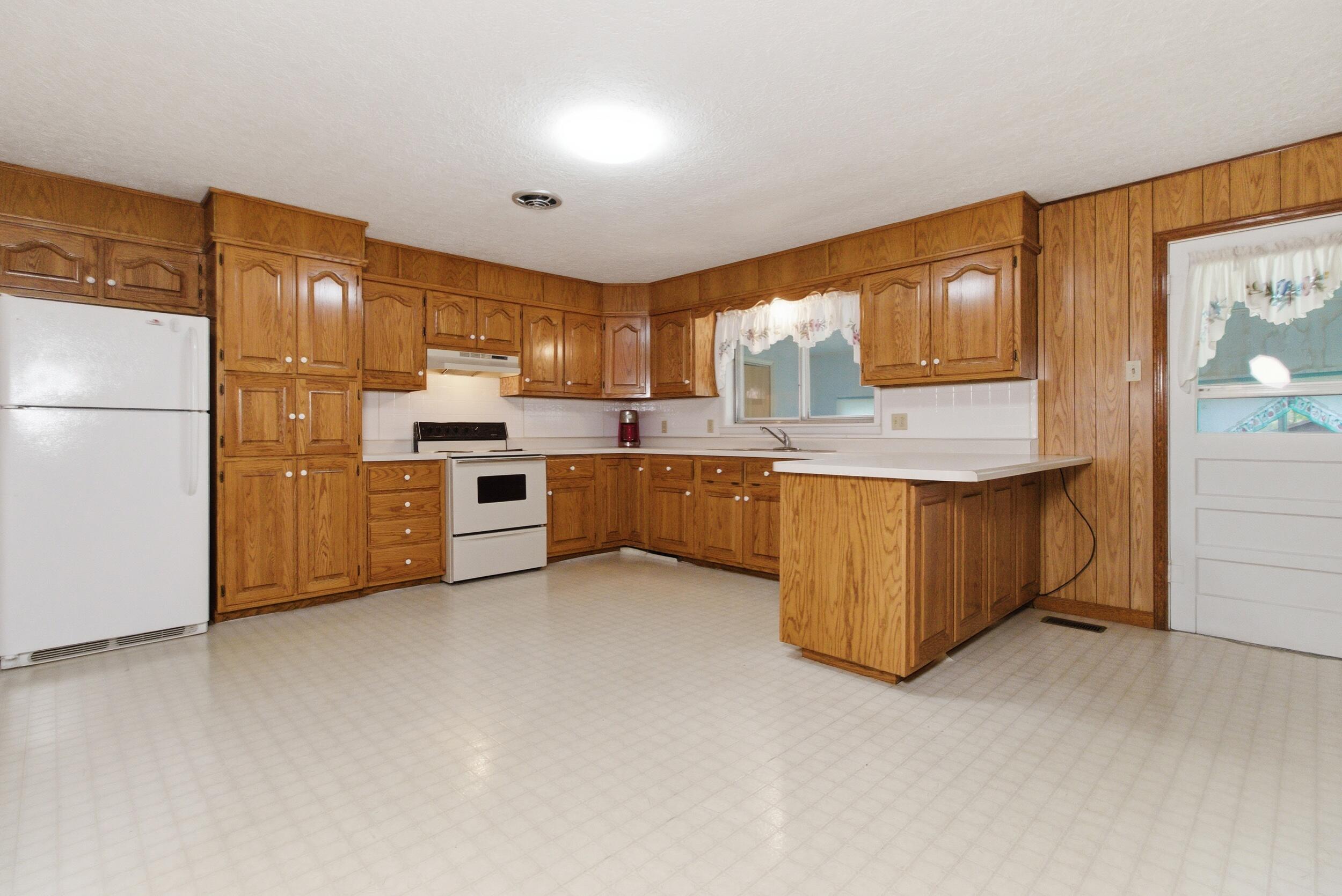 916 Sommerfield Drive Property Photo 6