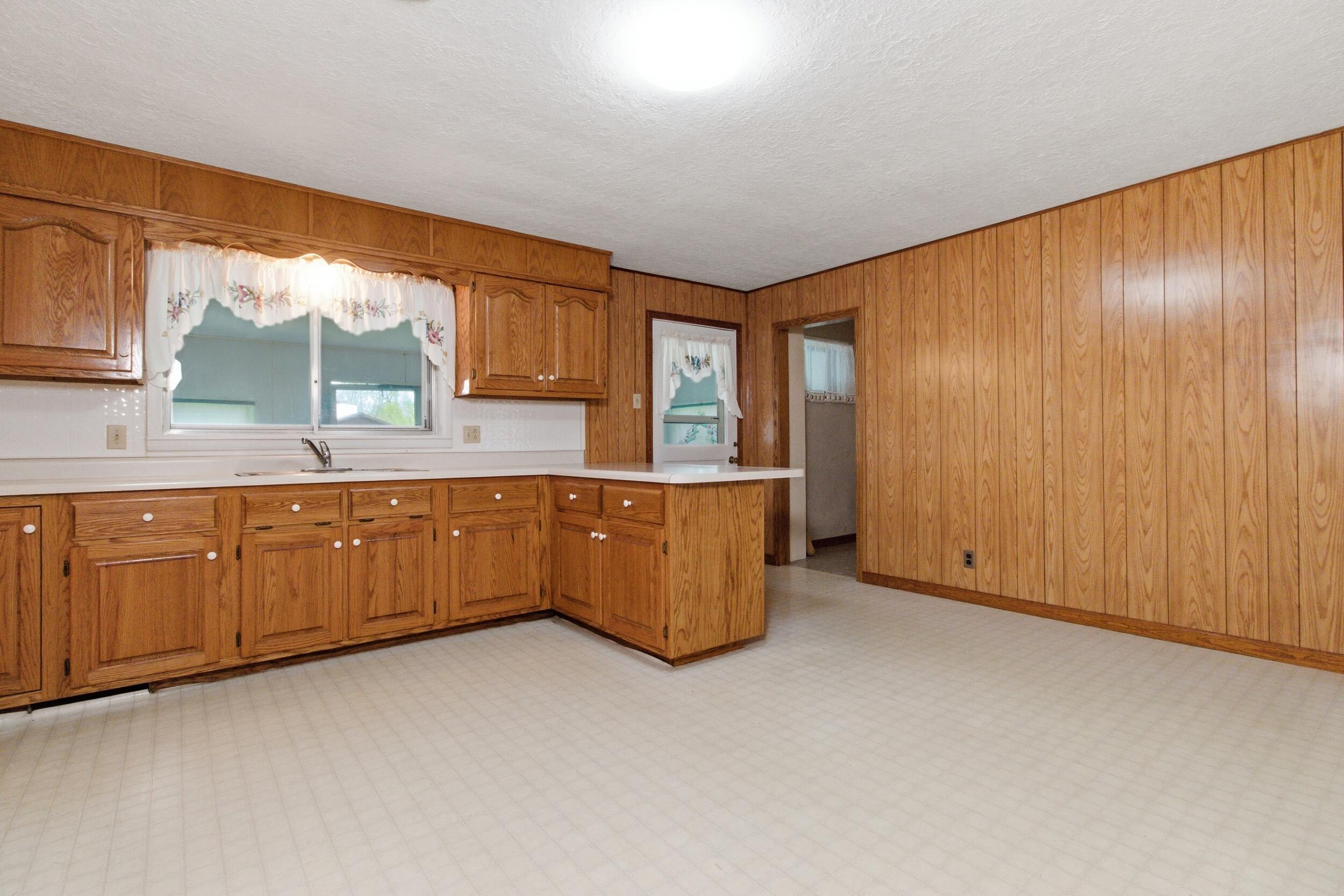 916 Sommerfield Drive Property Photo 7