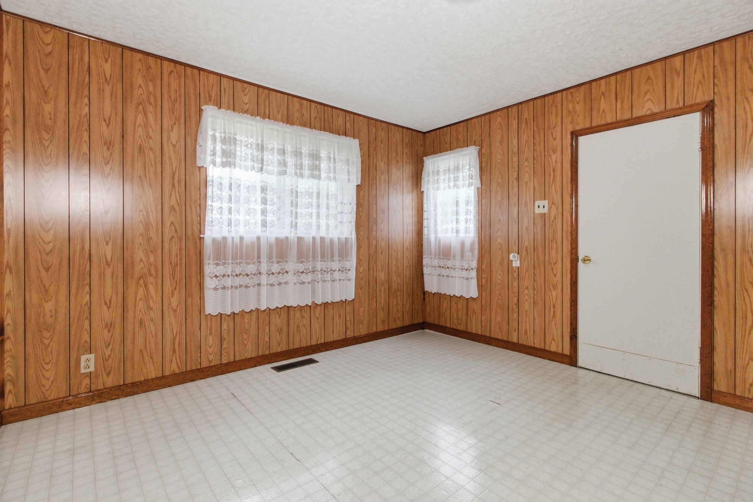 916 Sommerfield Drive Property Photo 9