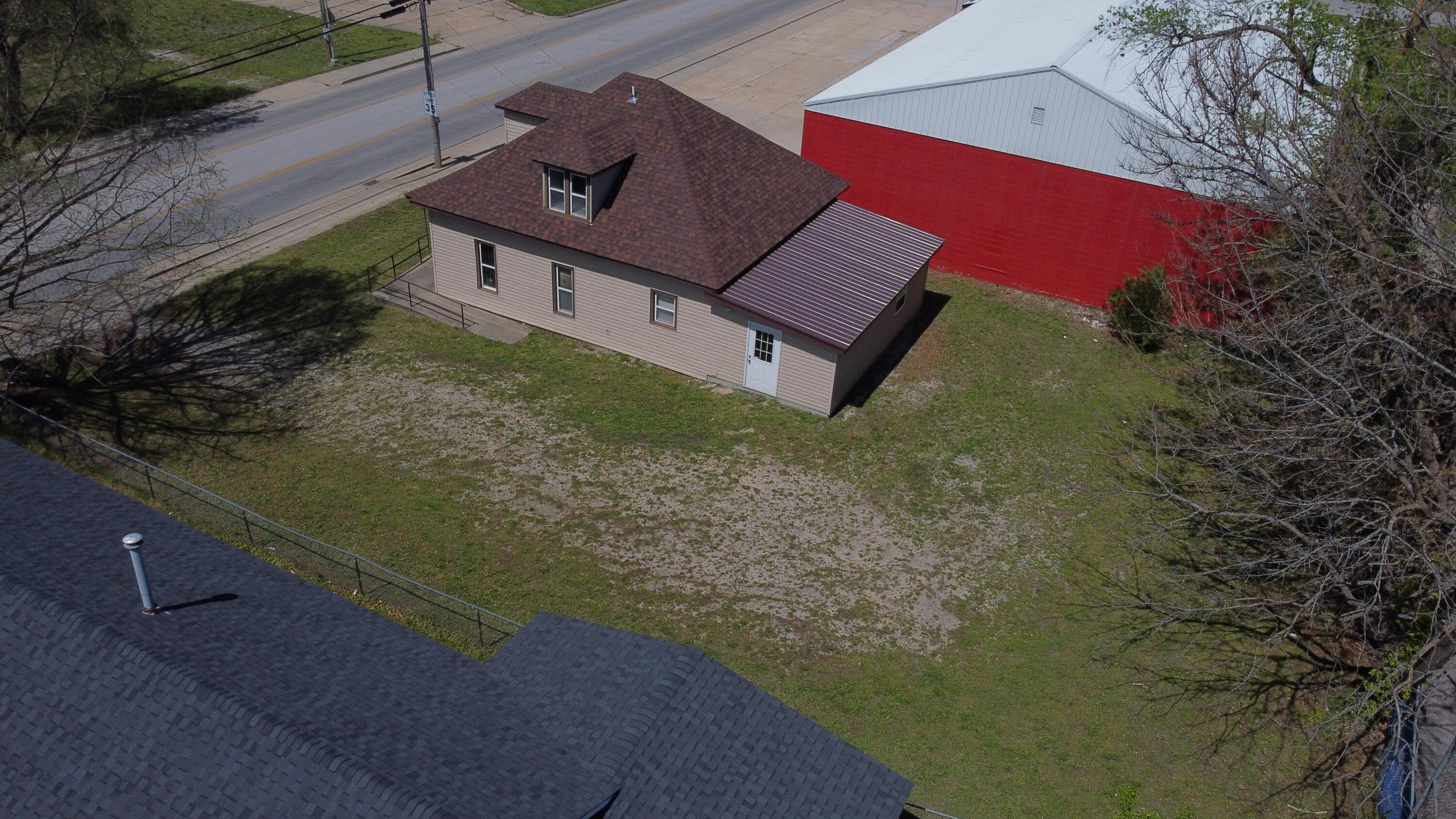 902 North Jefferson Street Property Photo 5