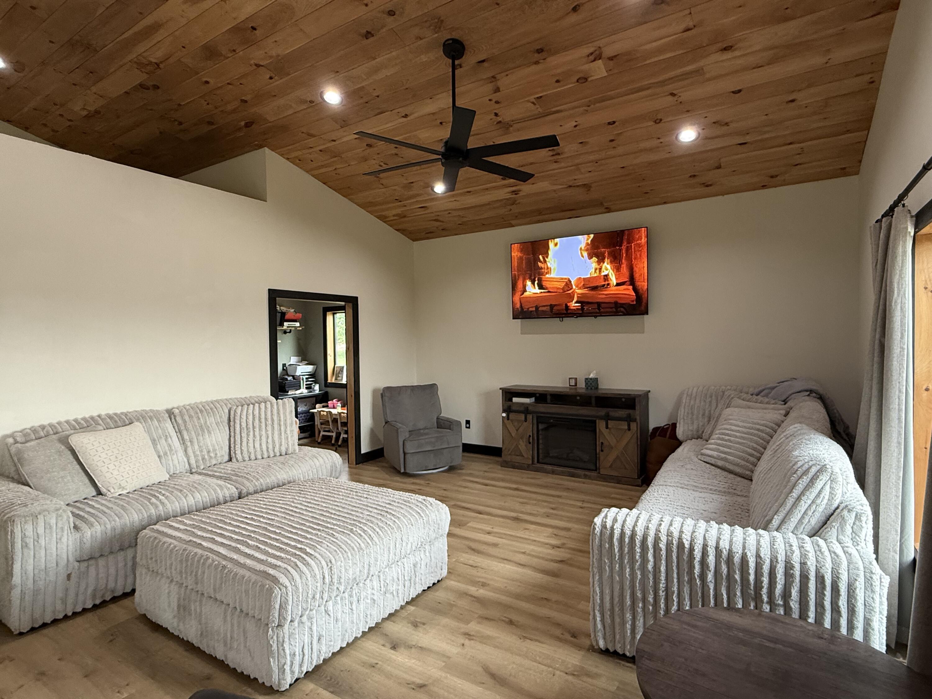 12205 Weber Road Property Photo 4