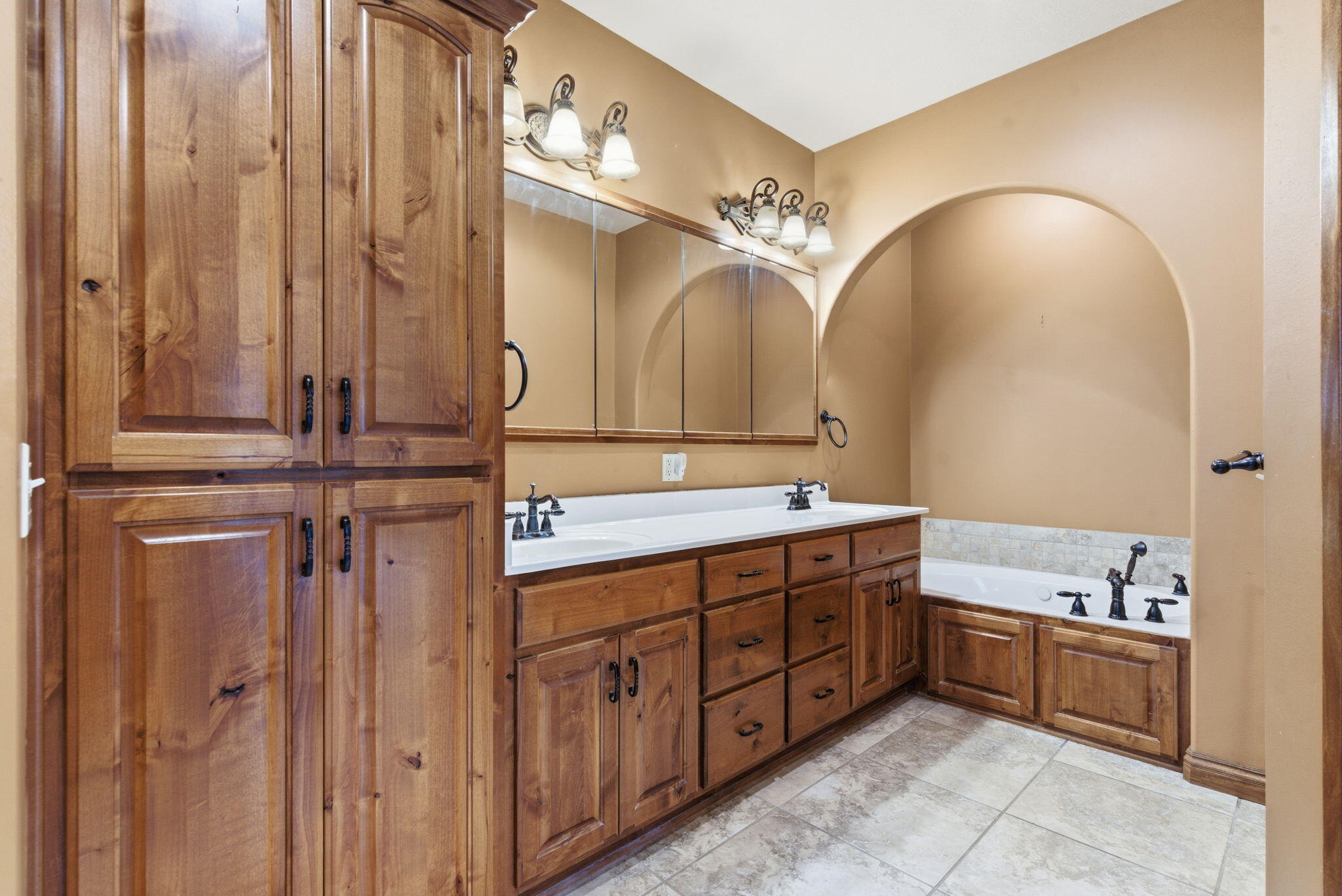 4202 Buttonwood Drive Property Photo 17