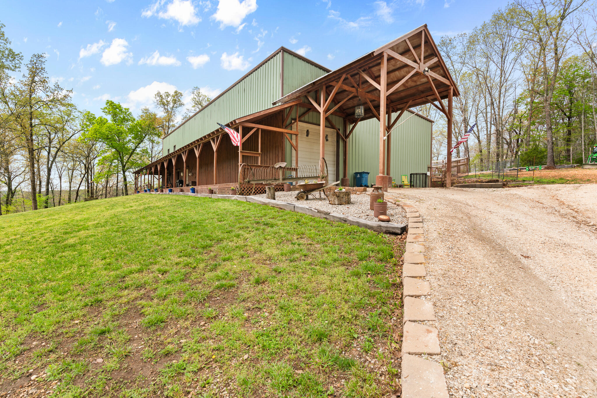 2907 Moon Valley Road Property Photo 2