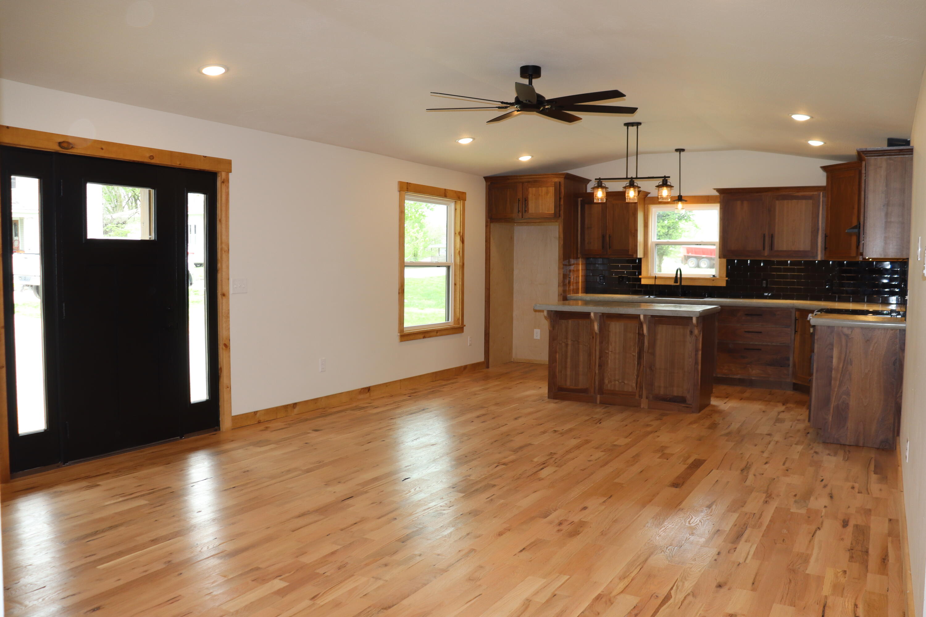 204 West High Street Property Photo 7