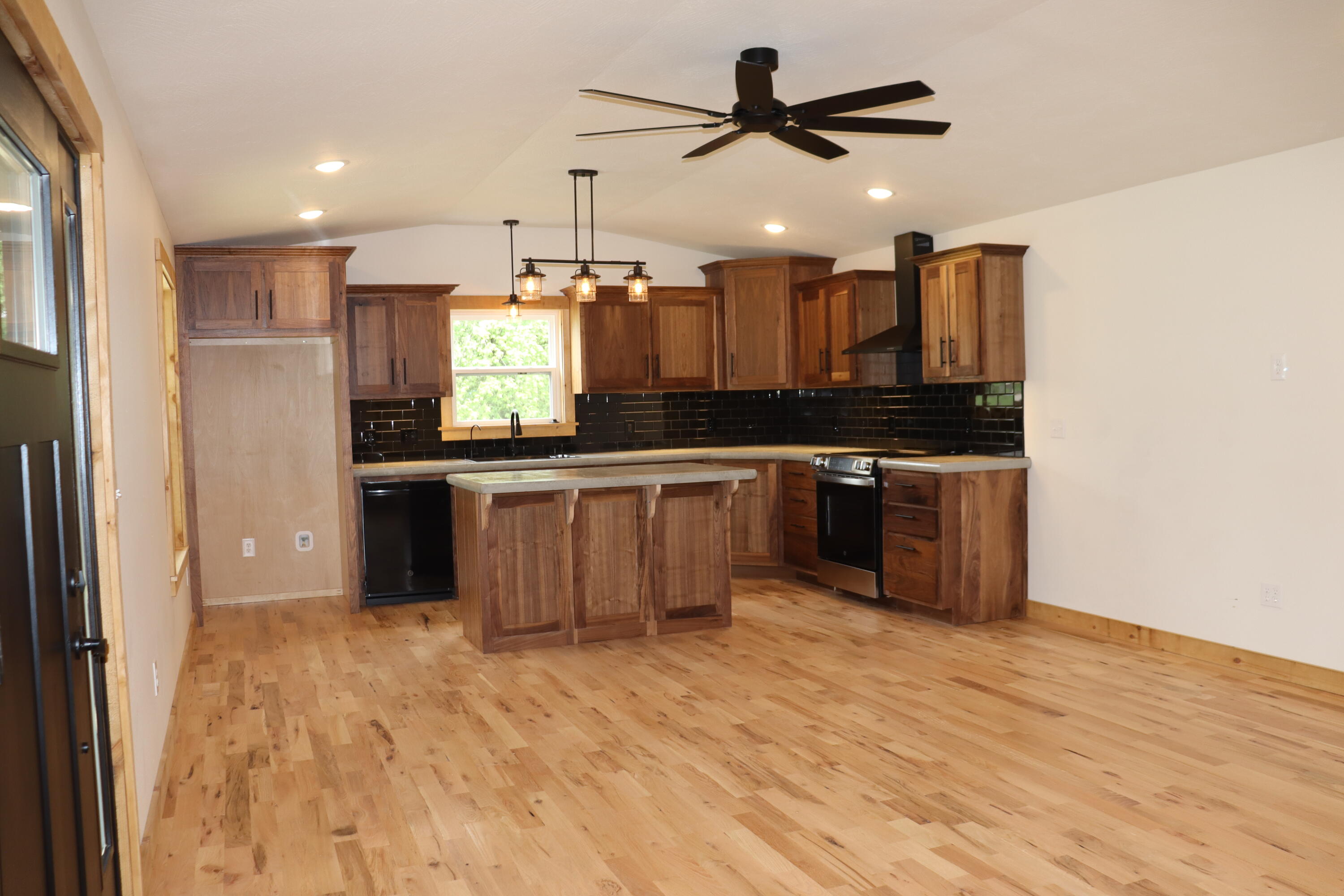 204 West High Street Property Photo 8