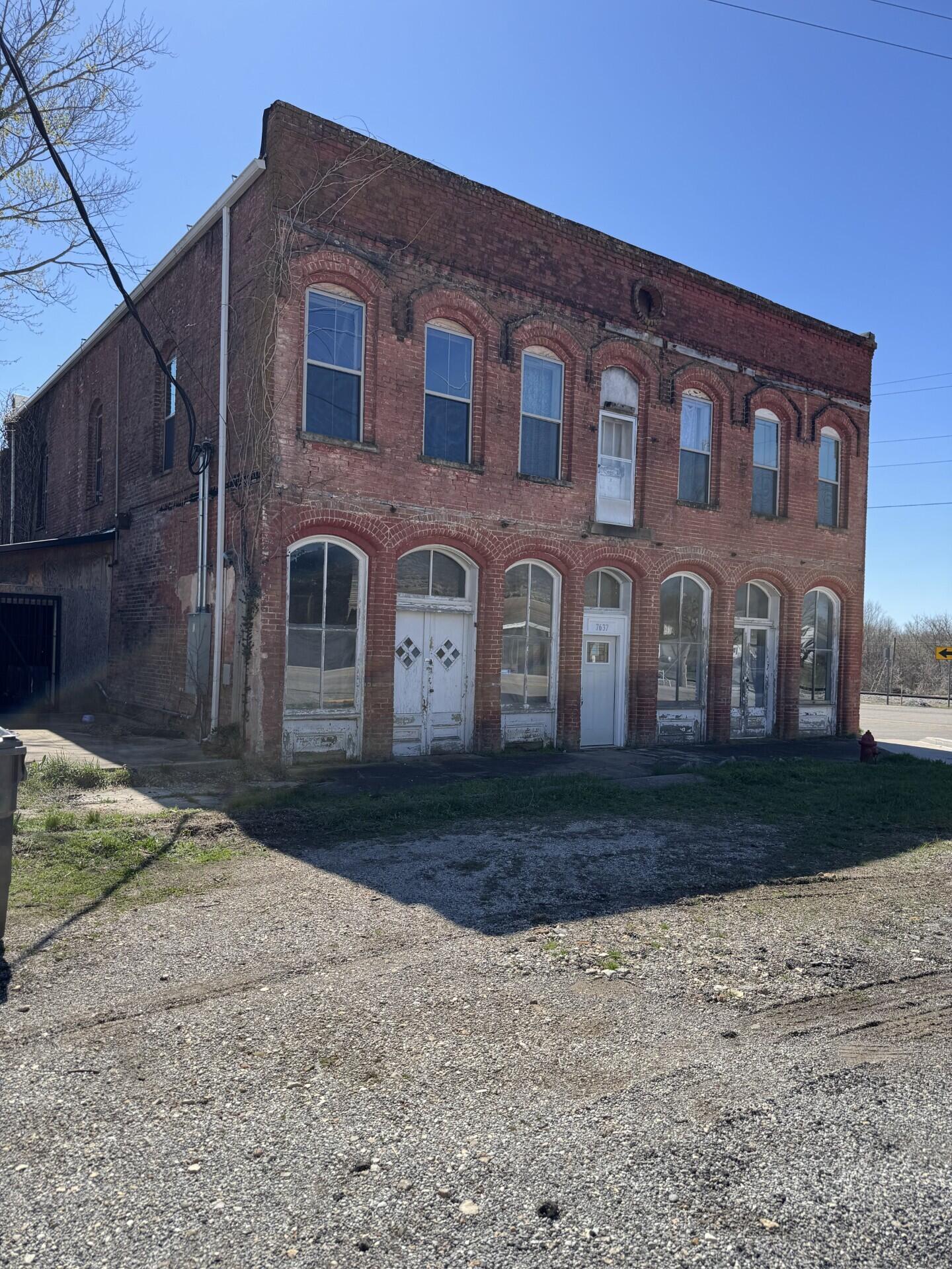 7637 North Street