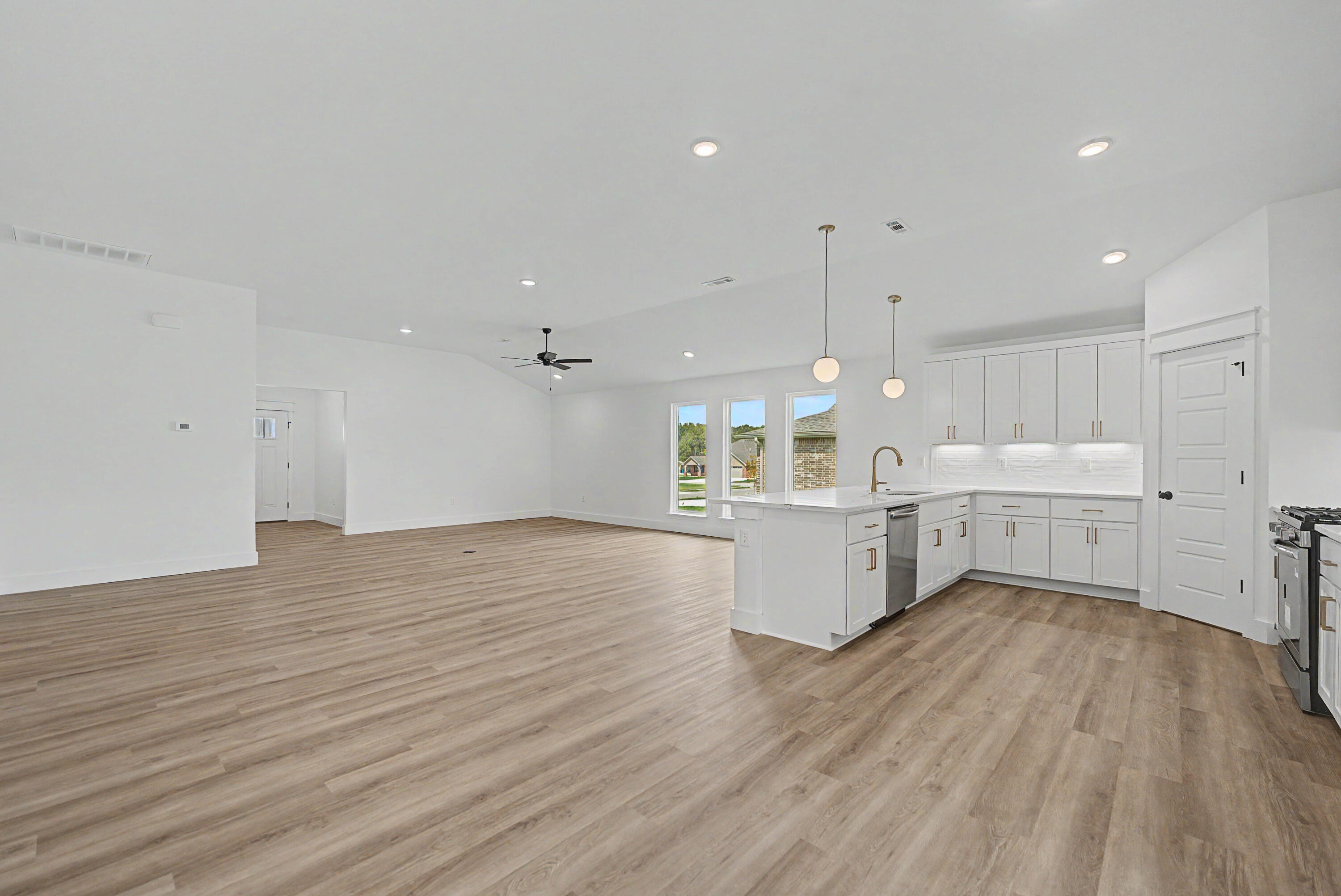 5218 South Morgan Avenue Property Photo 8