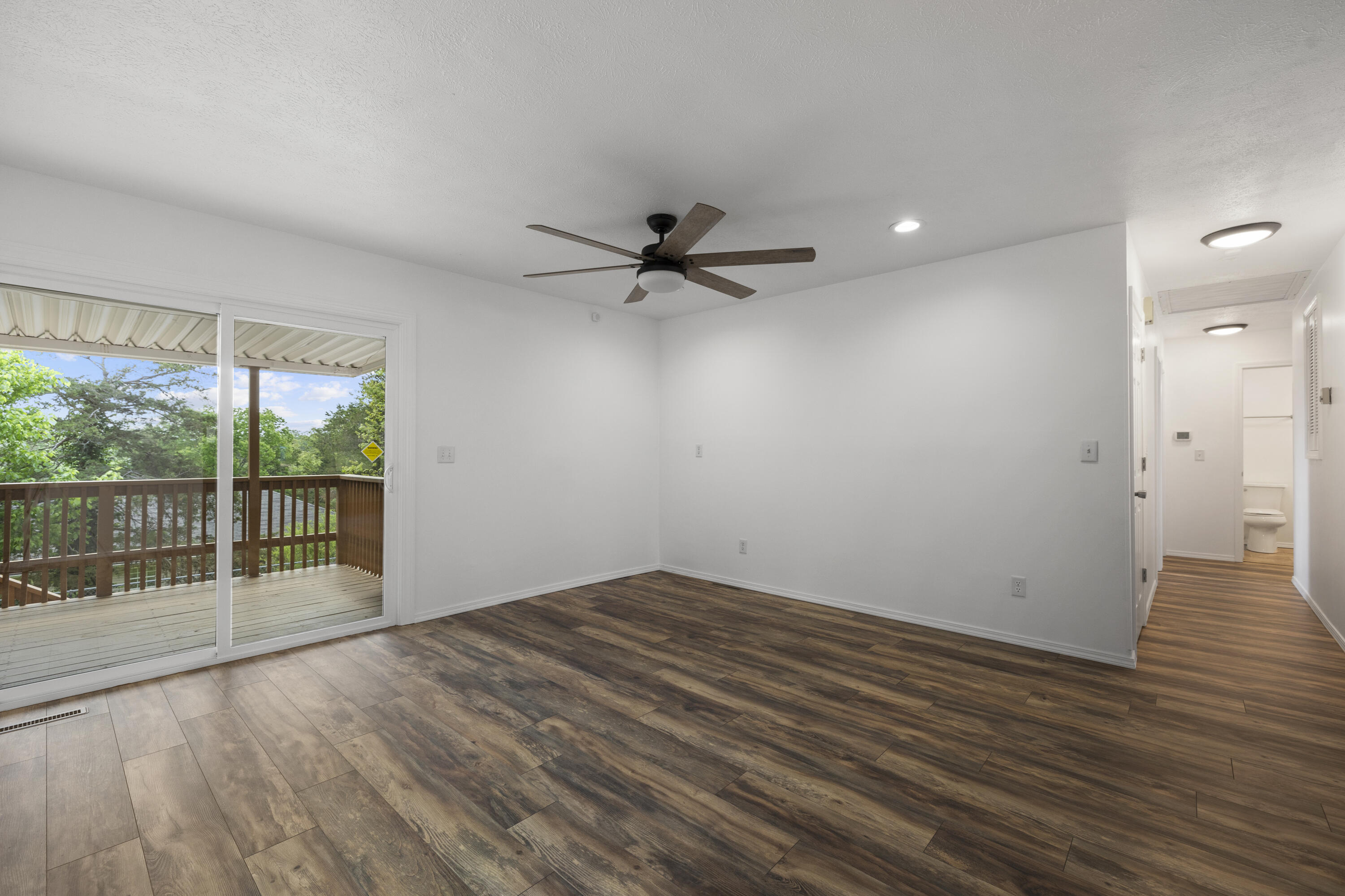 304 Greenbrier Lane Property Photo 6