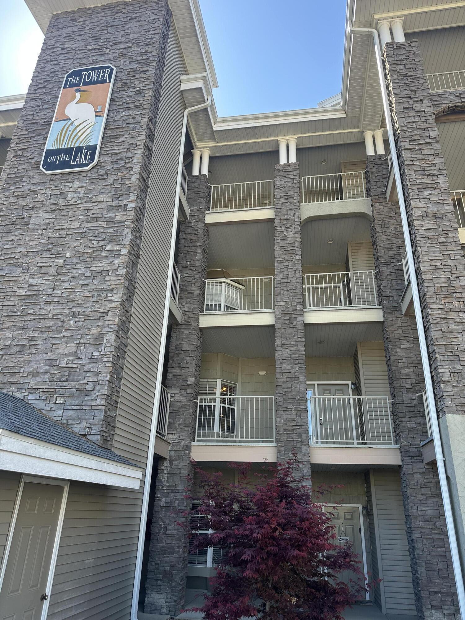 680 Emerald Pointe Drive # 3 Property Photo 19