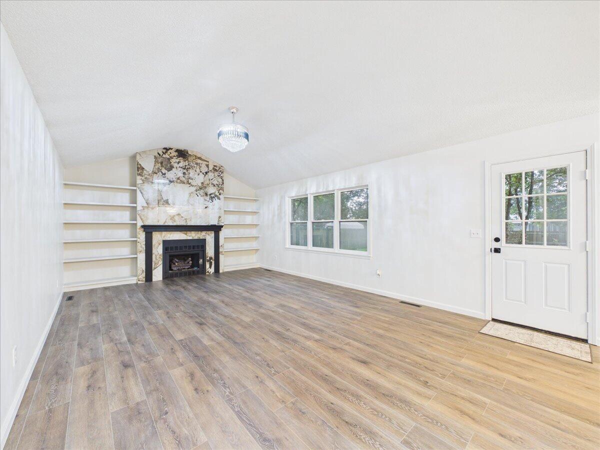 638 South Hampton Avenue Property Photo 18