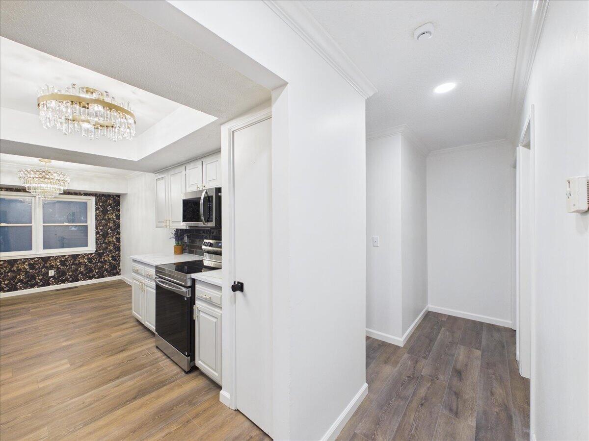638 South Hampton Avenue Property Photo 28